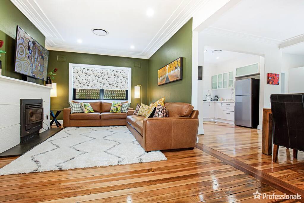 Three-Bedroom House photo 3