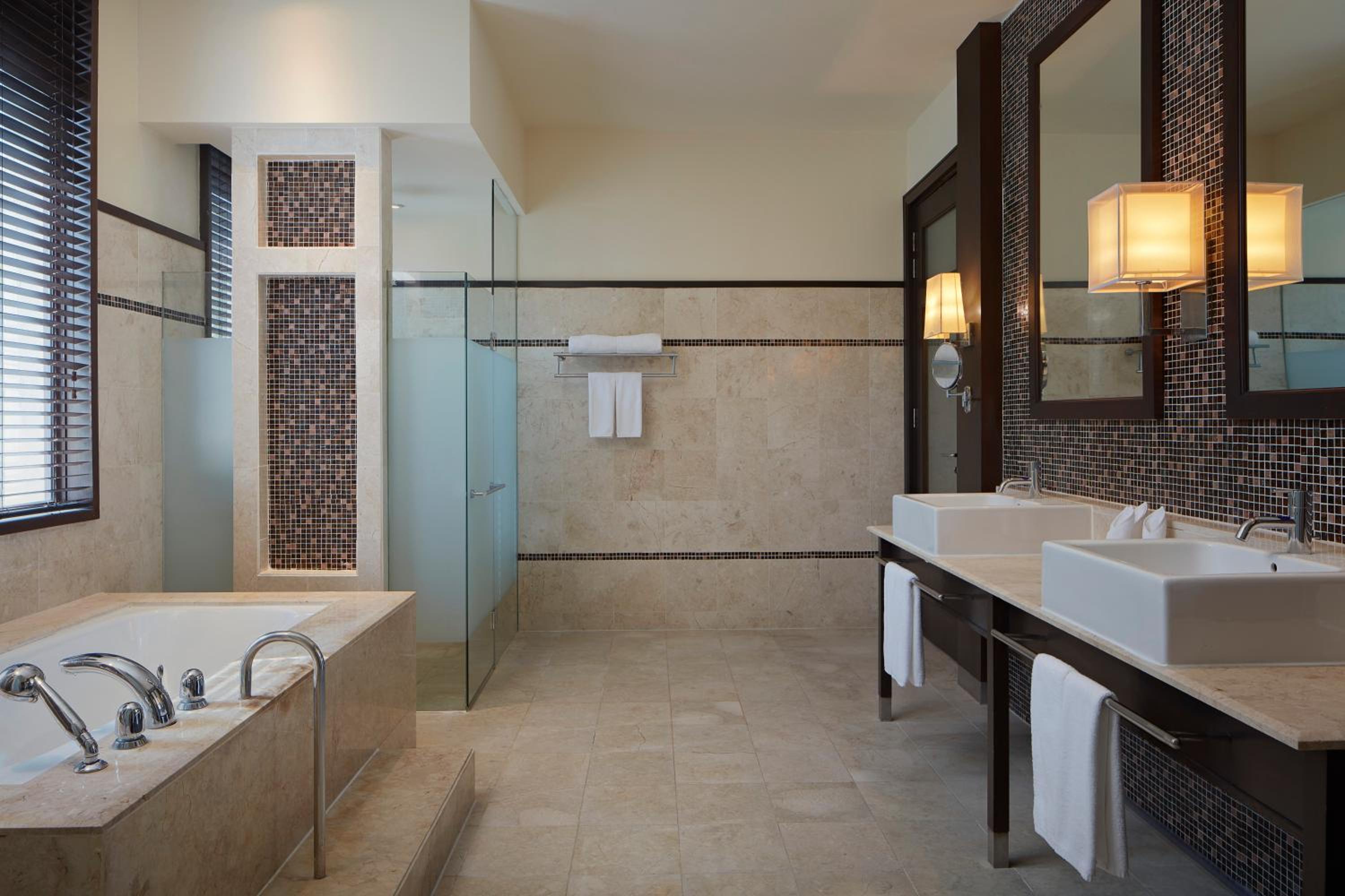 Five-Bedroom Villa with Private Pool and Ocean View - Photo 5