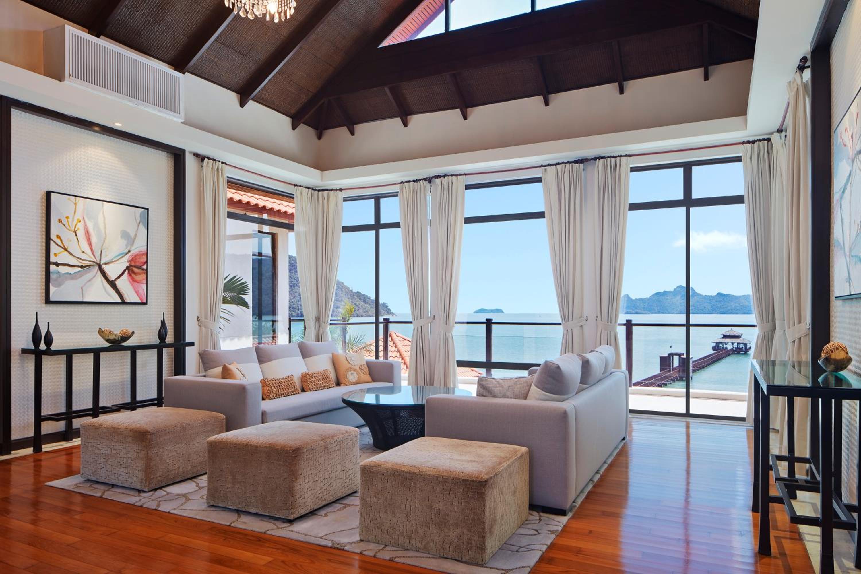 Five-Bedroom Villa with Private Pool and Ocean View - Photo 3