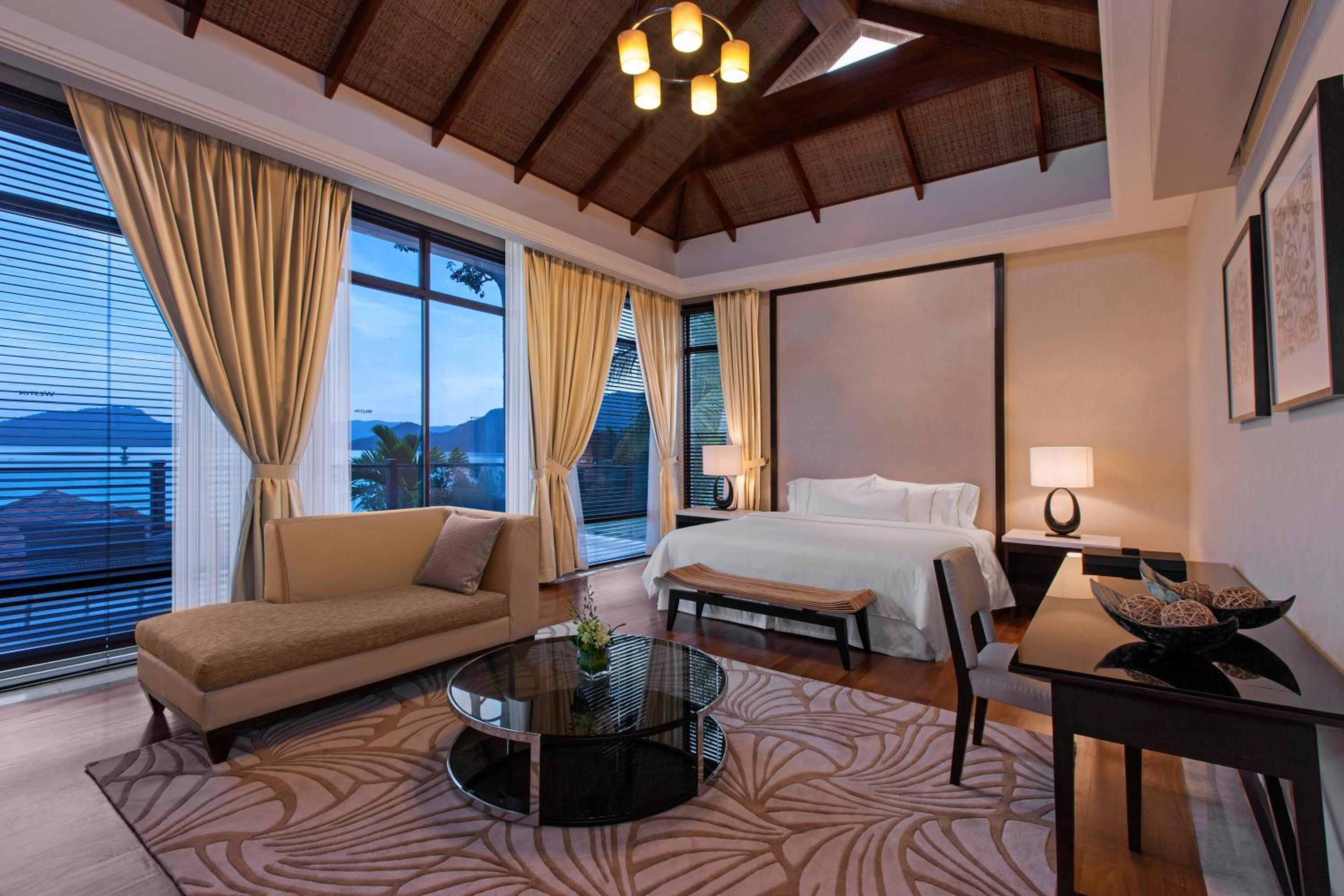 Five-Bedroom Villa with Private Pool and Ocean View - Photo 2