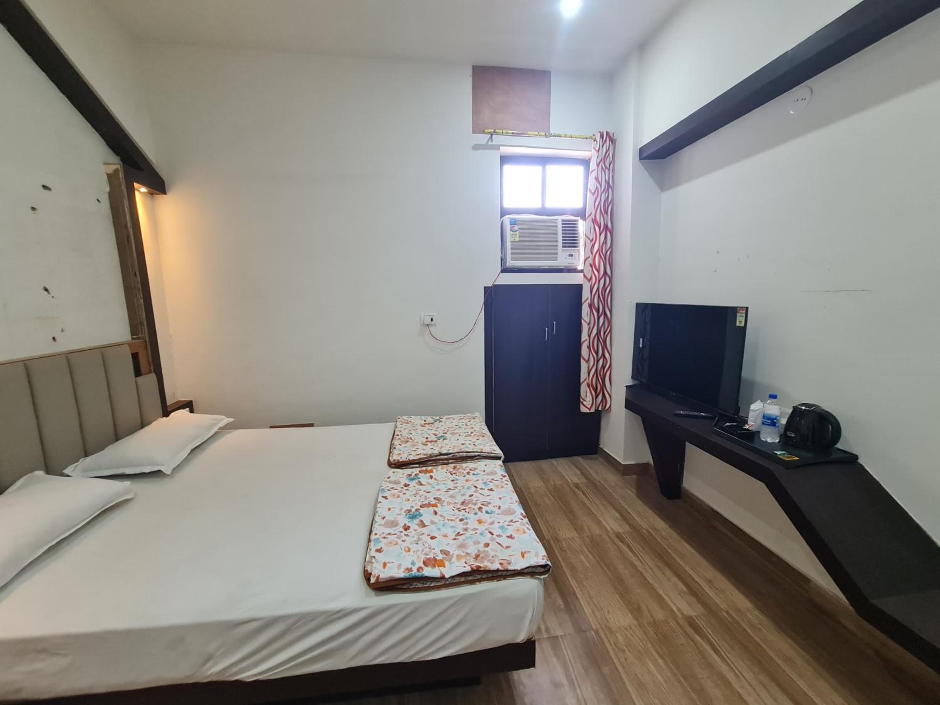 Economy Double Room photo 2