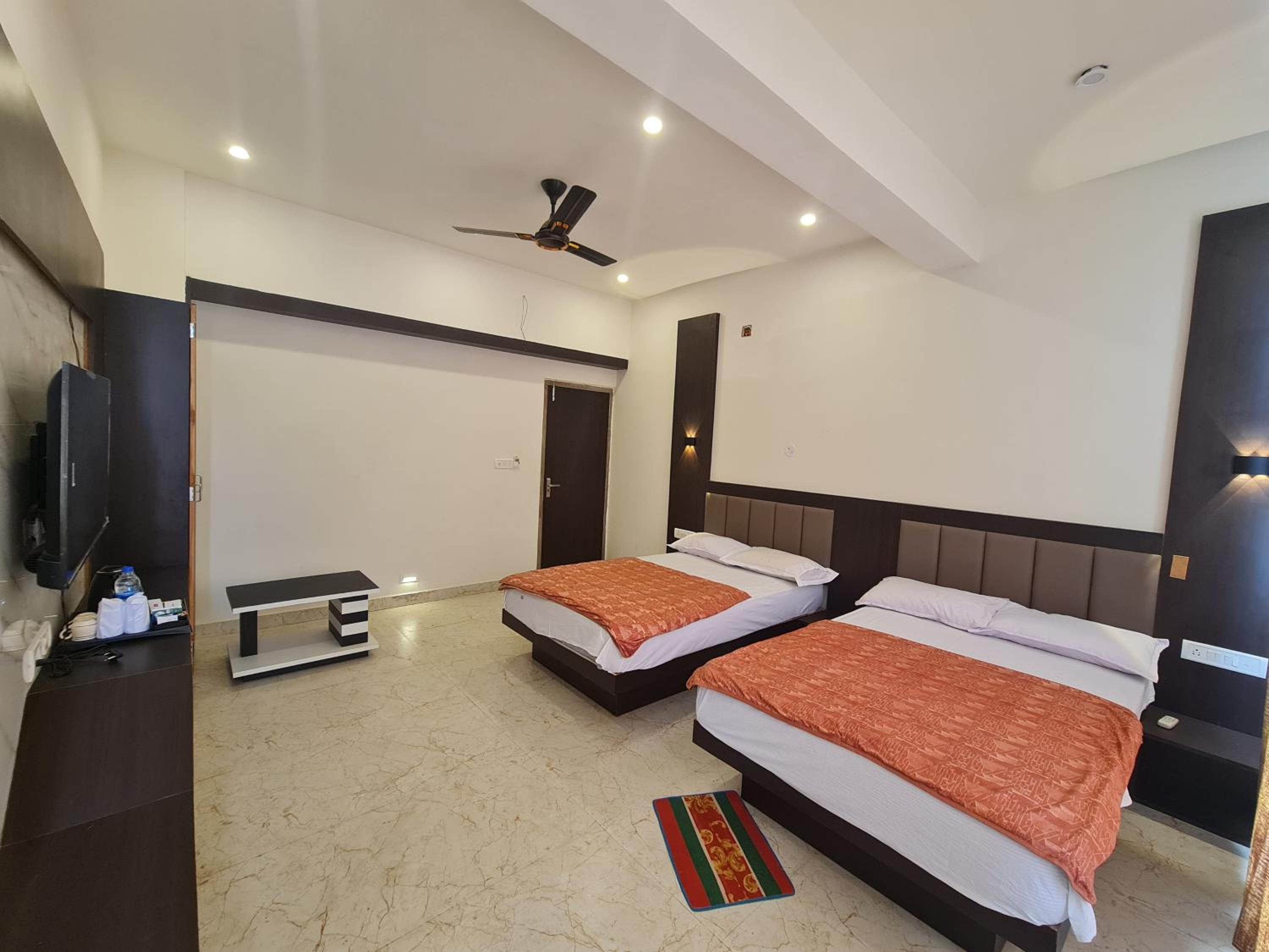 Quadruple Room with Mountain View photo 2