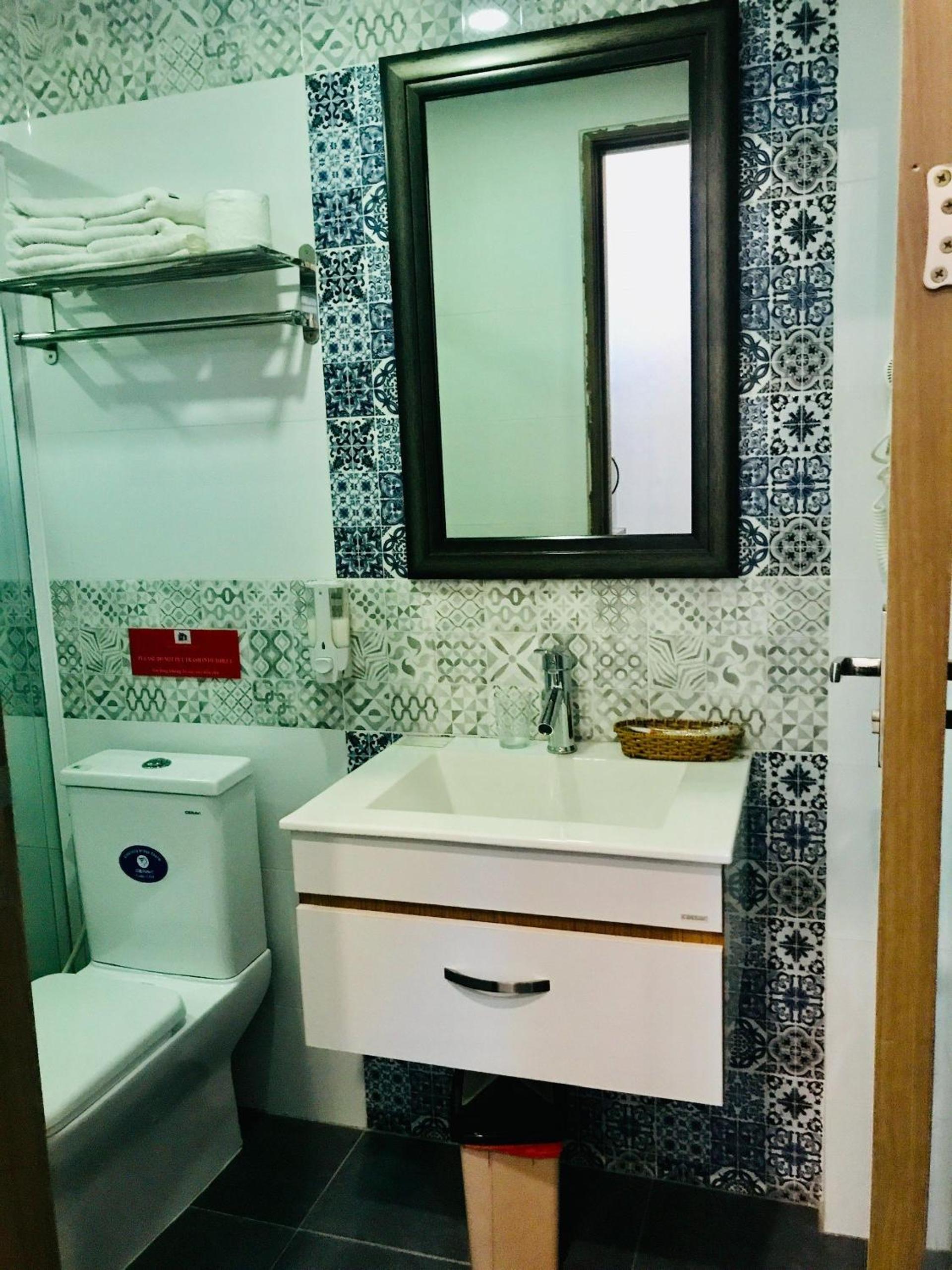 Apartment with Shower photo 2