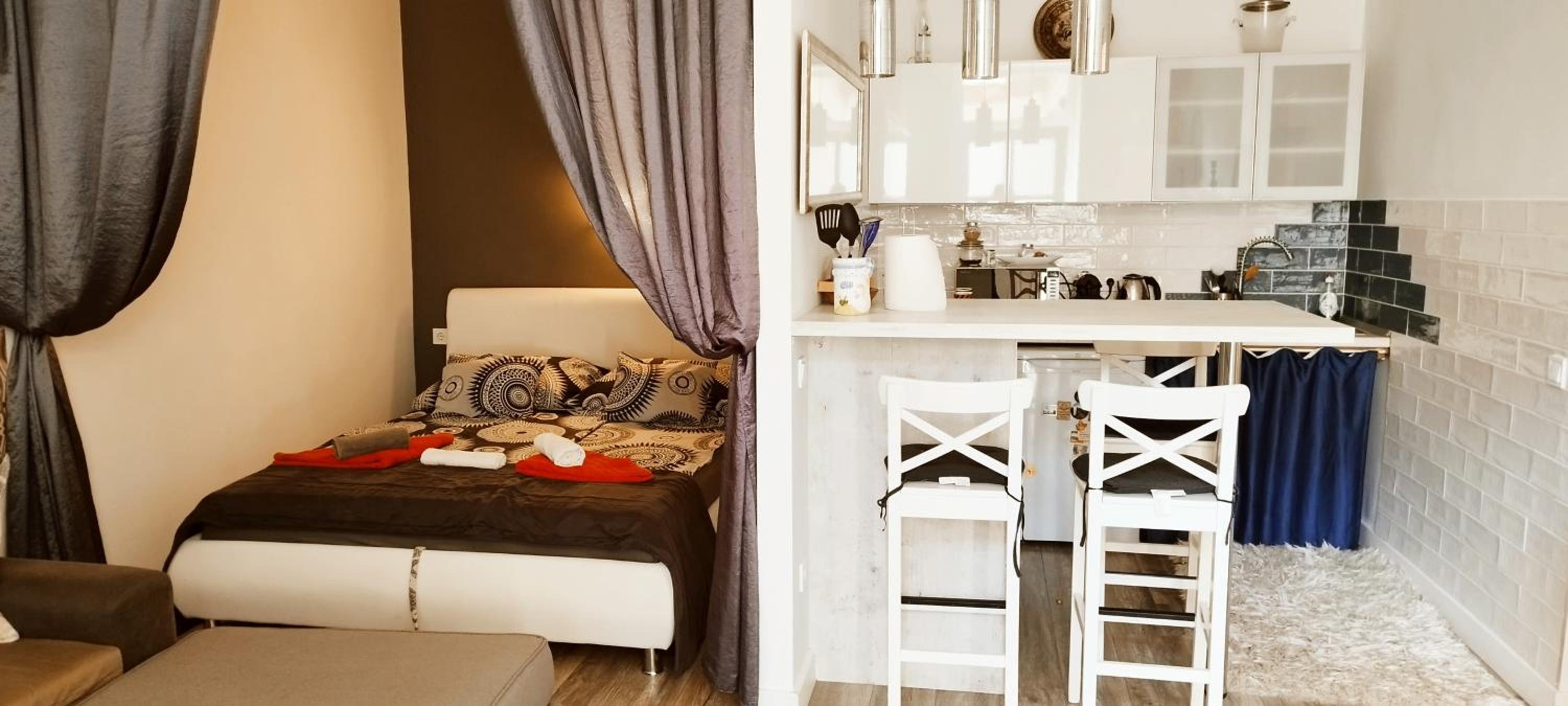 One-Bedroom Apartment - Photo 1