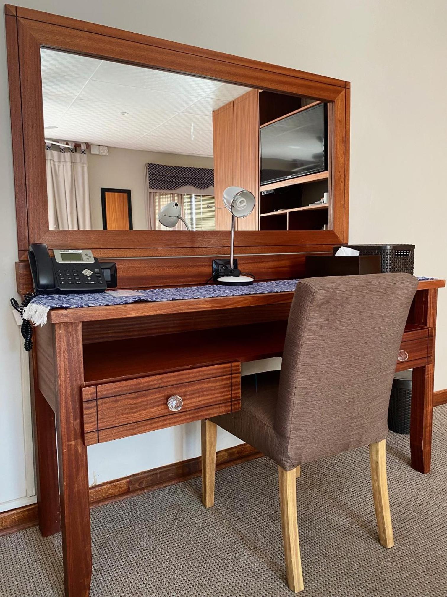 Queen Room with Balcony photo 3