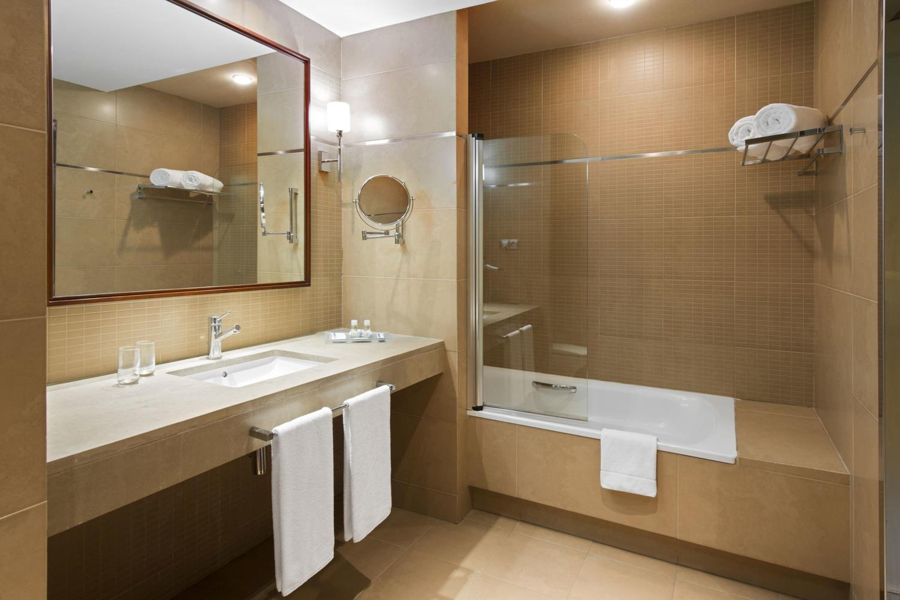 Double or Twin Room - Photo 2
