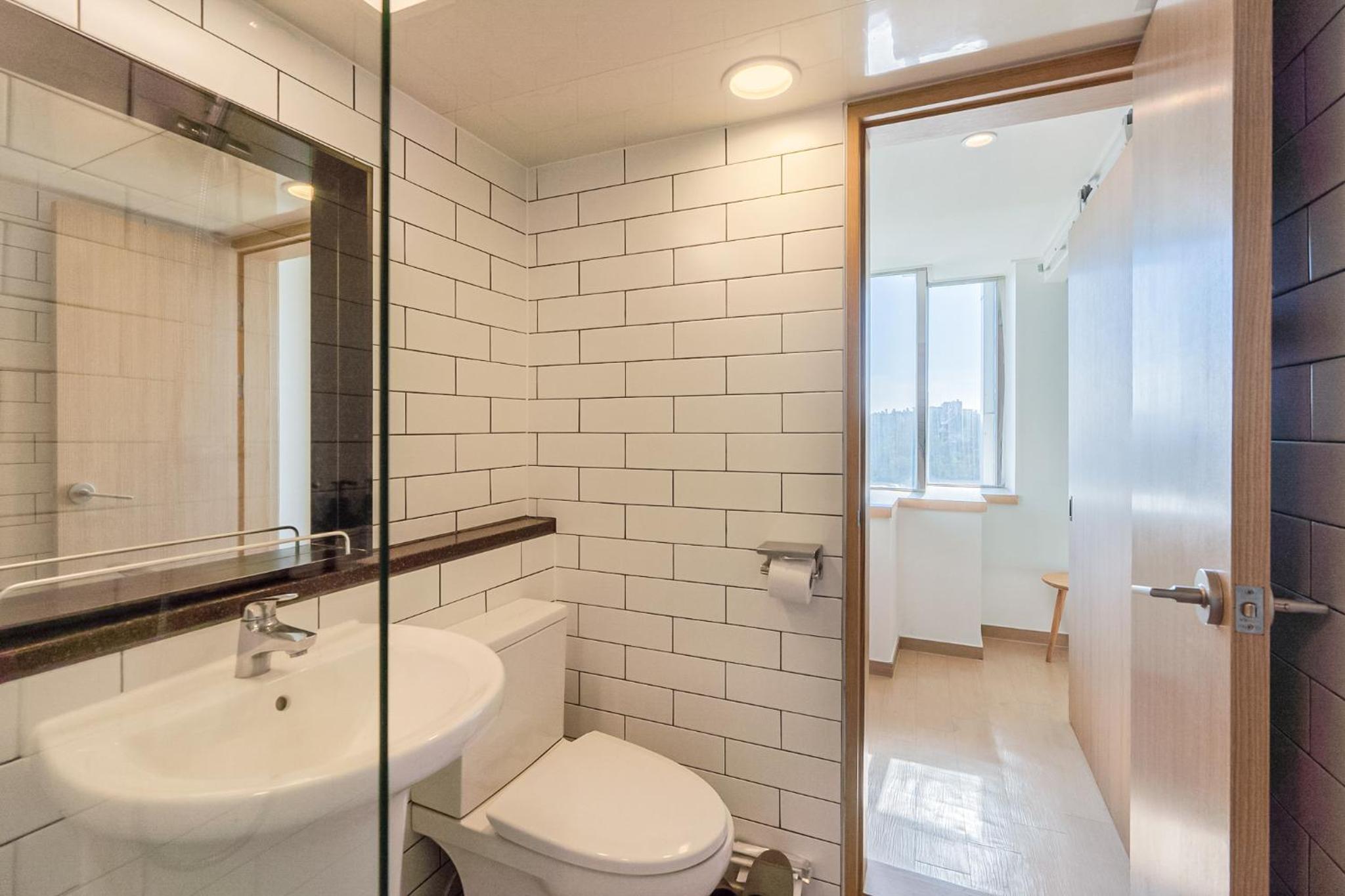 Deluxe Double Room with Side Sea View - Photo 5