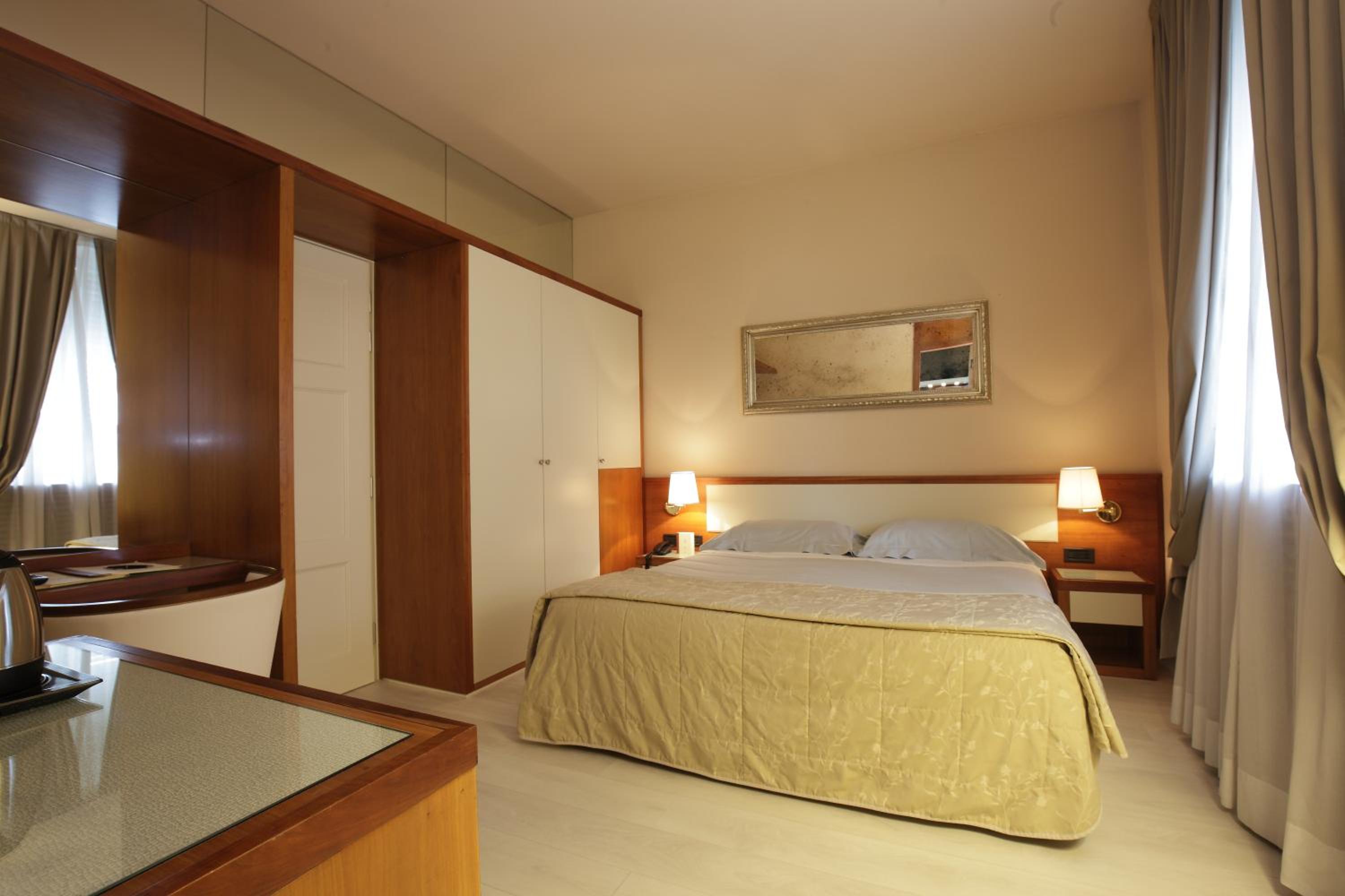 Classic Double Room - Photo 5