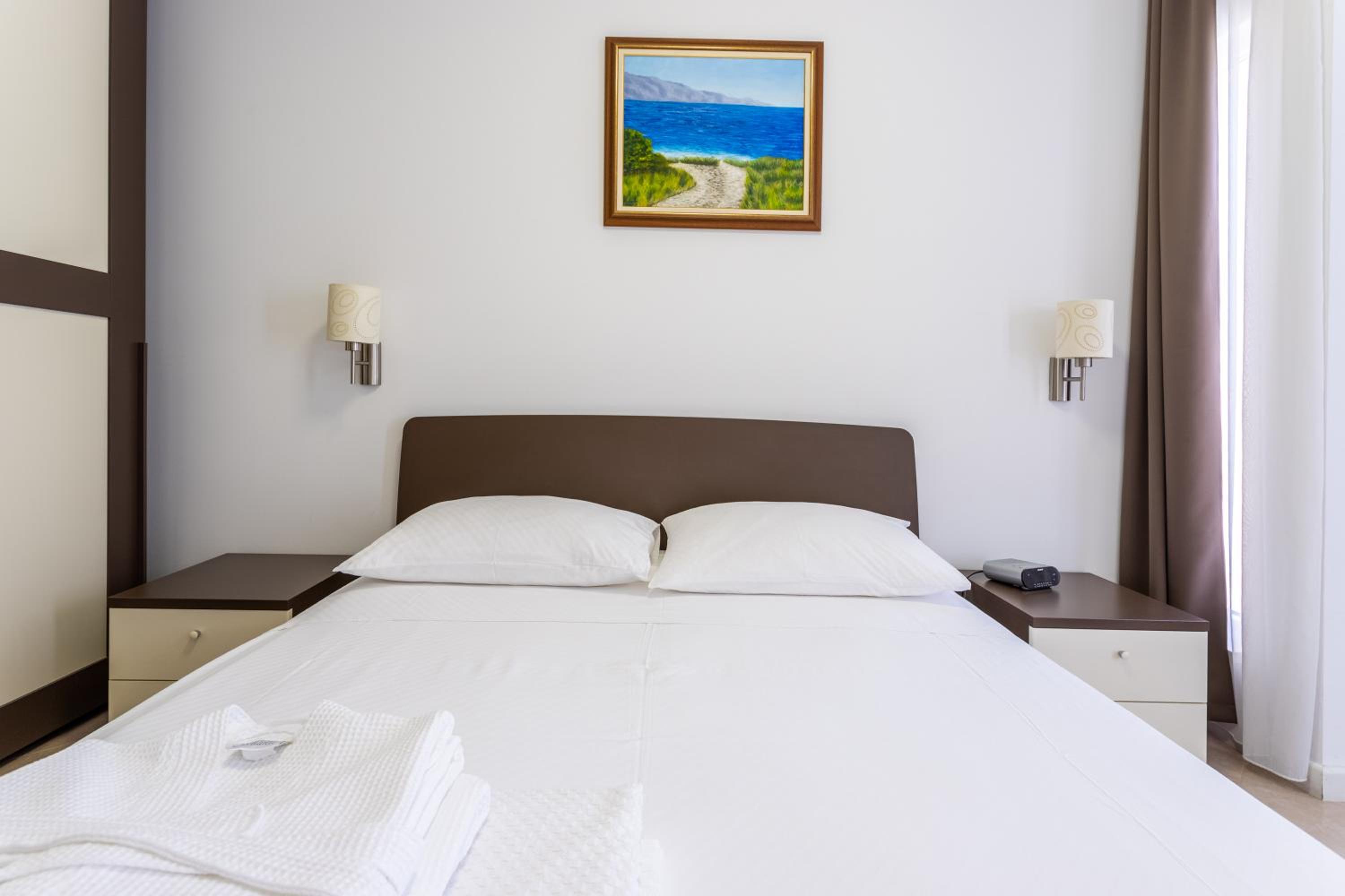 Two-Bedroom Apartment with Sofa Bed photo 3
