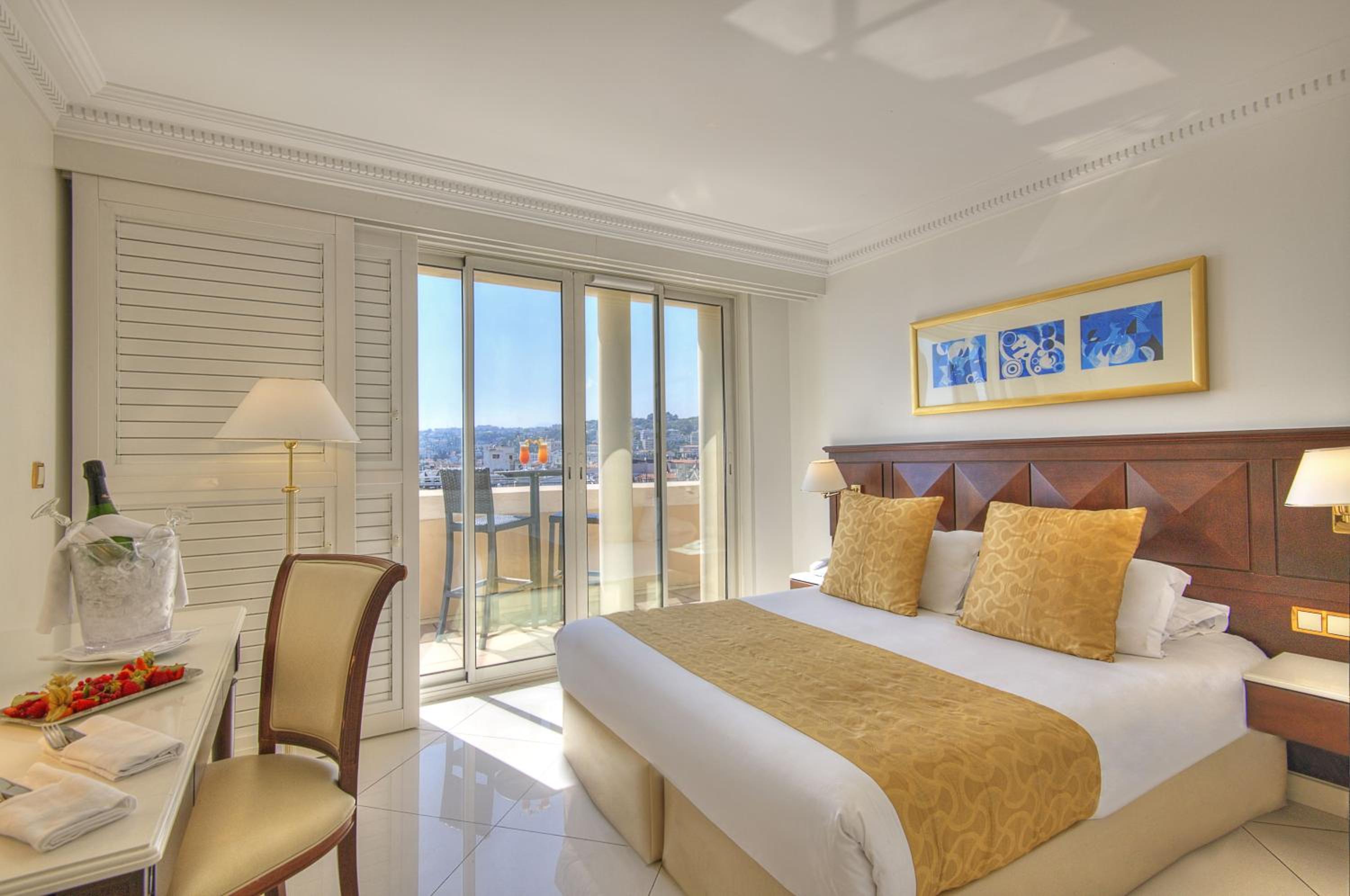 Deluxe Room with Sea View - Photo 5