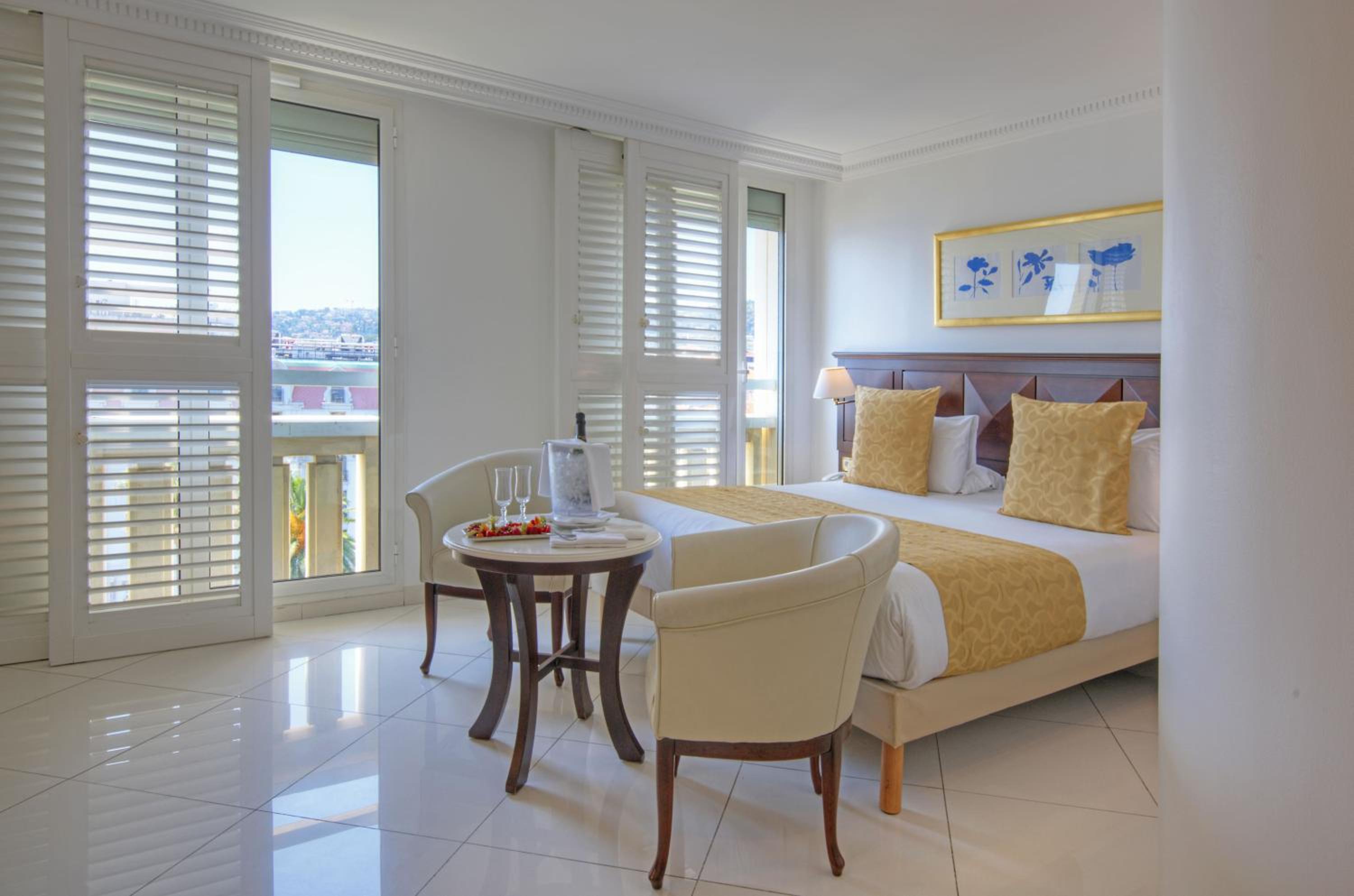 Deluxe Room with Sea View - Photo 4
