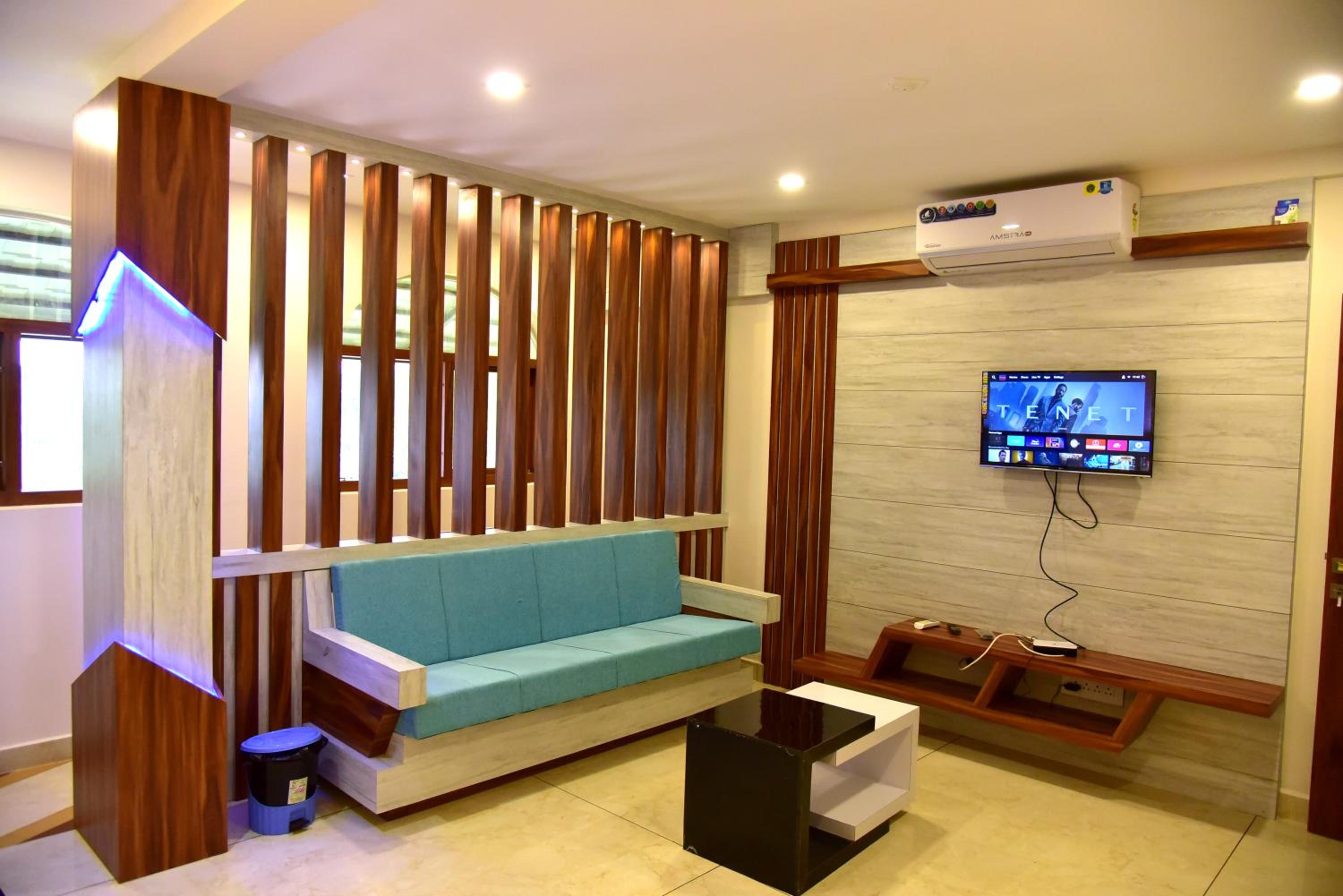 Deluxe Double Room (2 Adults + 1 Child)