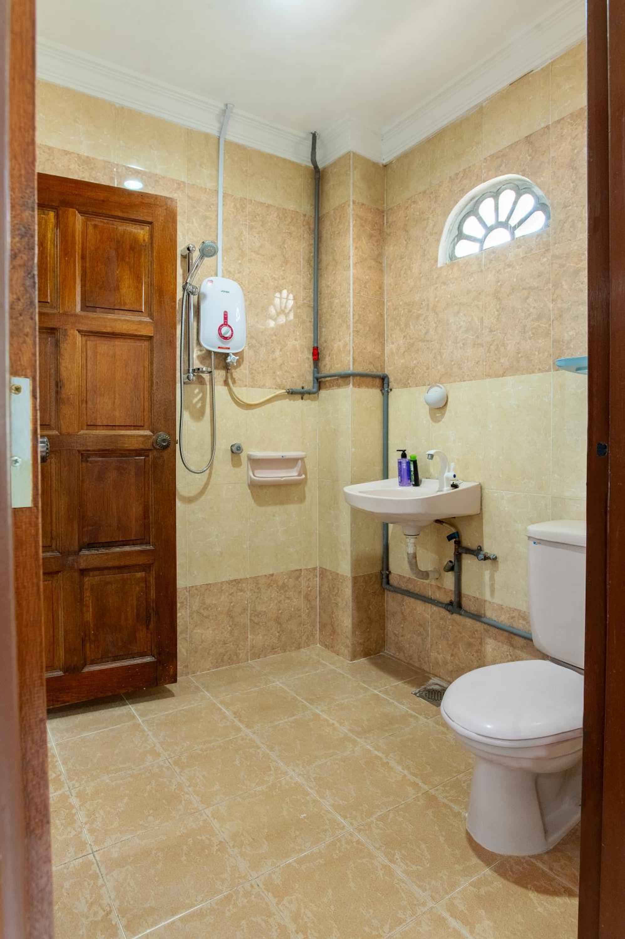 Four-Bedroom House photo 2