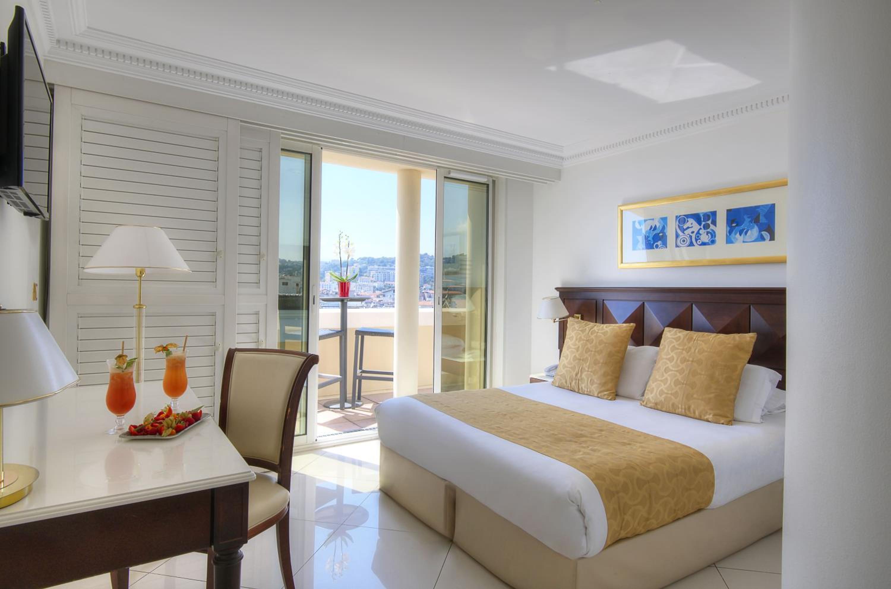 Deluxe Room with Sea View - Photo 3