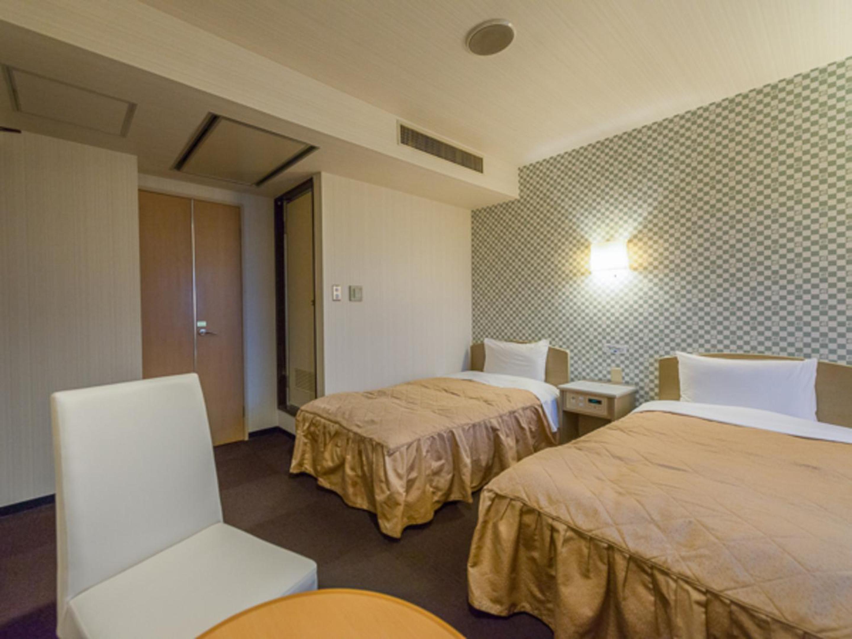 Twin Room - Non-Smoking photo 3