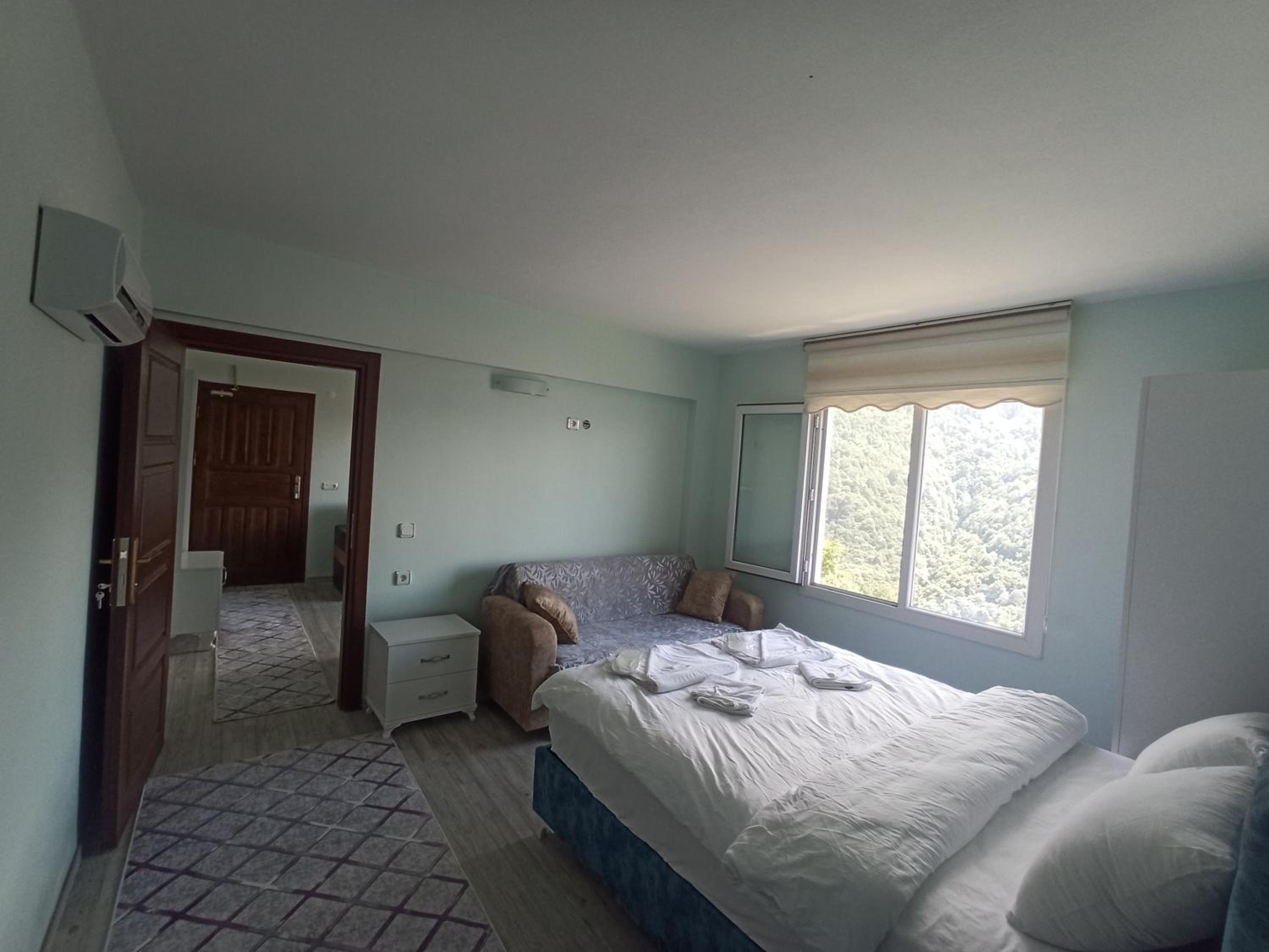 Apartment With Shared Bathroom
