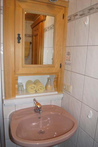 Two-Bedroom Apartment with Shower photo 3