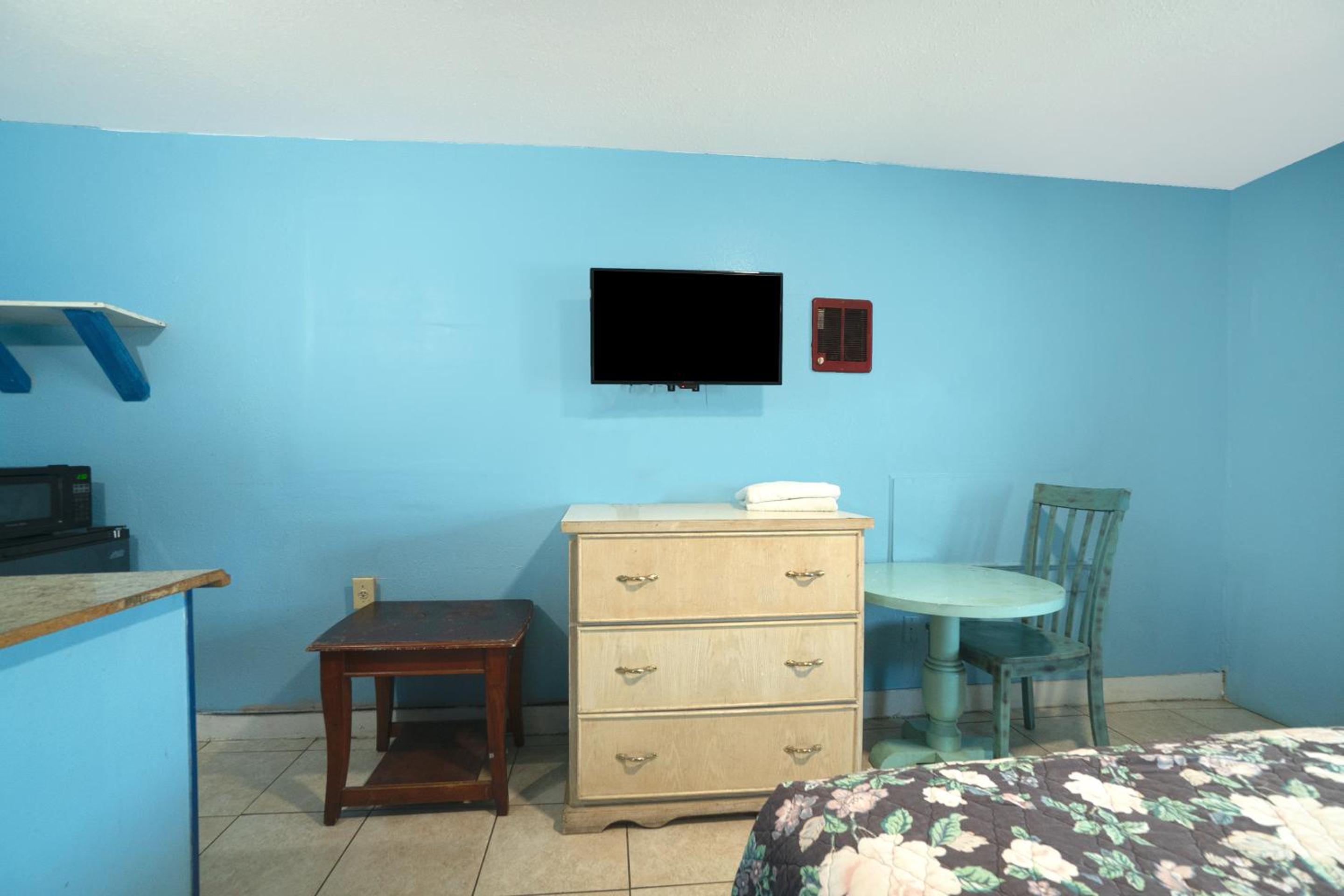 Queen Bed - Photo 4