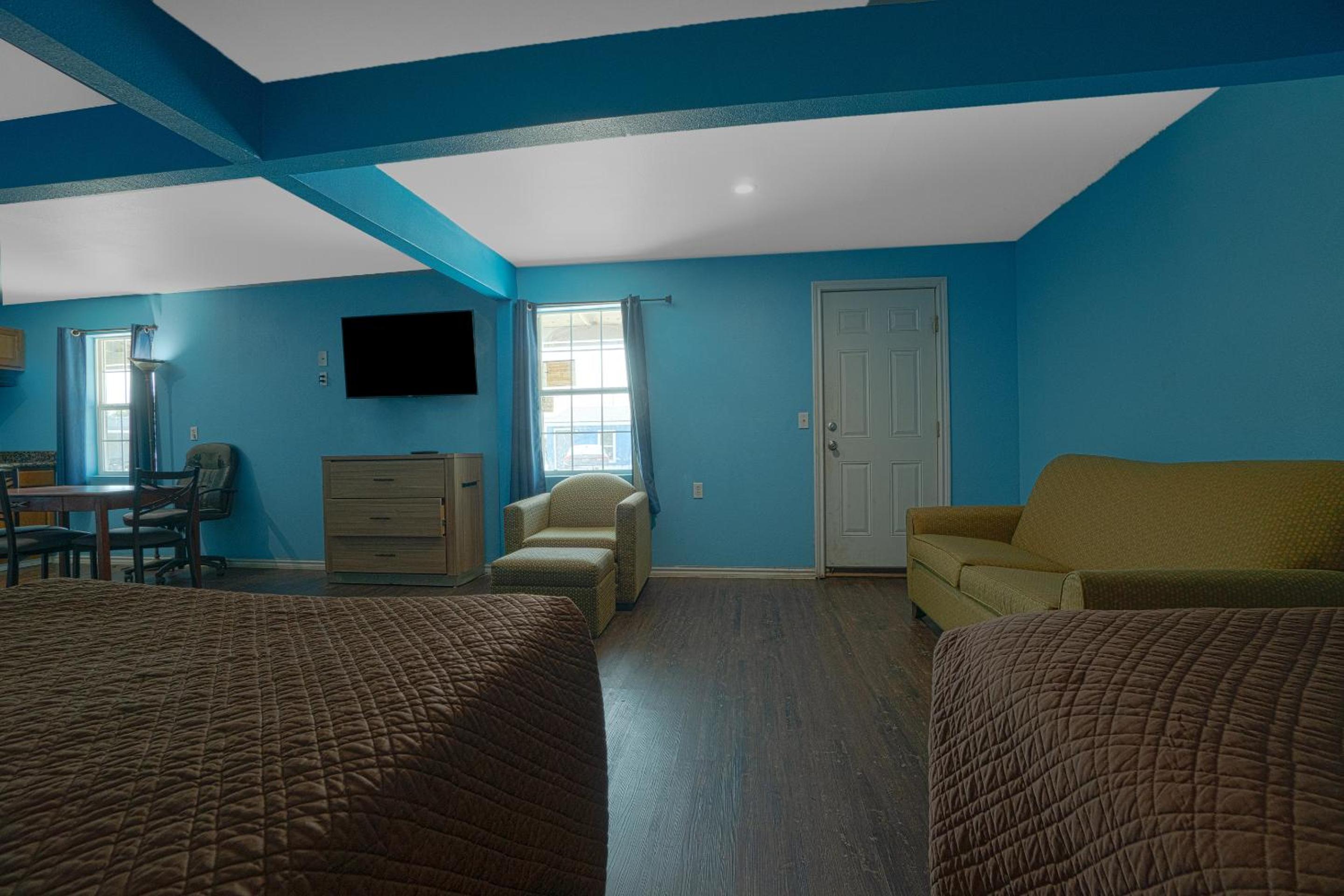 3 Full Bed with Kitchenette photo 3