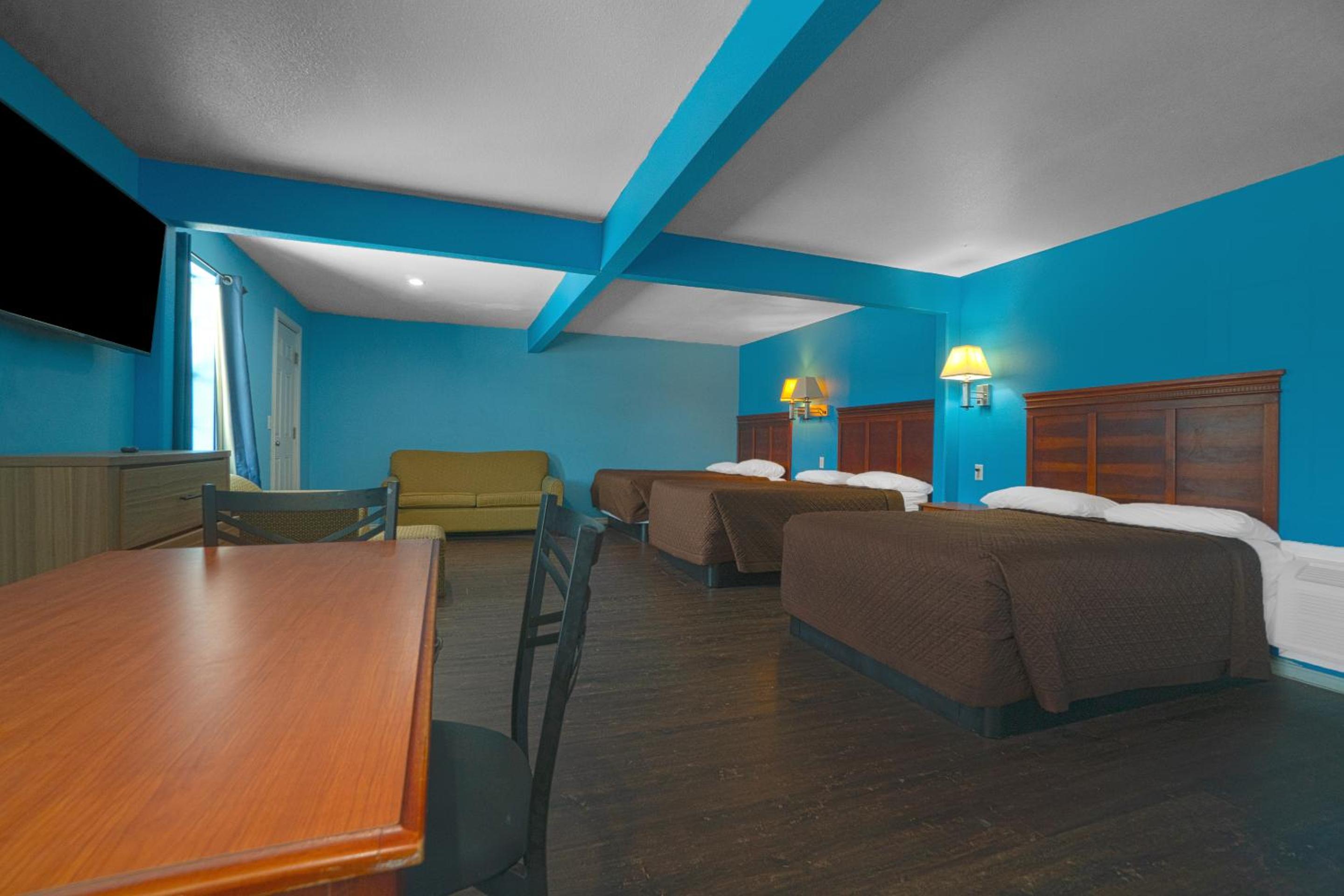 3 Full Bed with Kitchenette photo 2