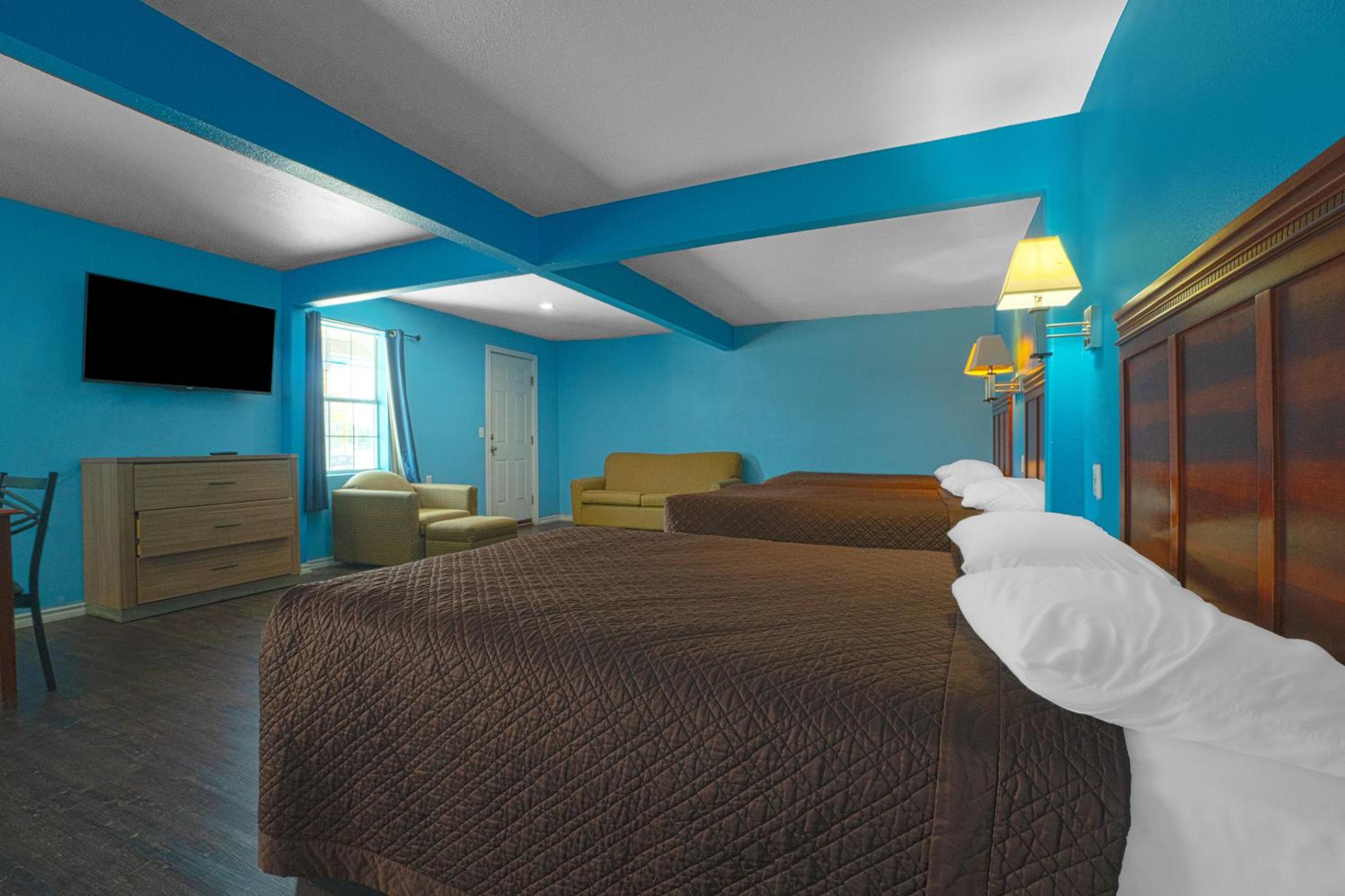3 Full Bed with Kitchenette photo 1