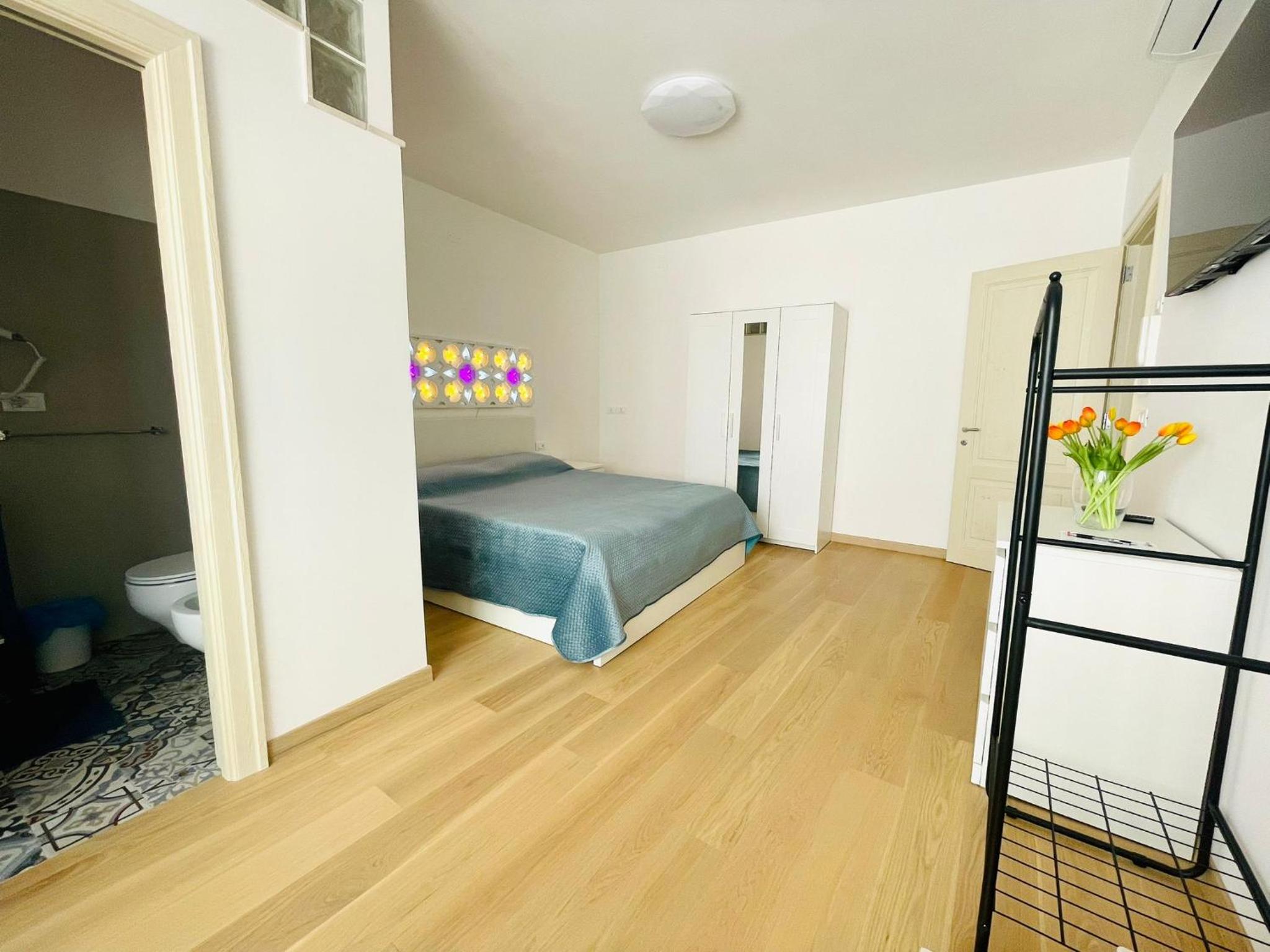 One-Bedroom House photo 2