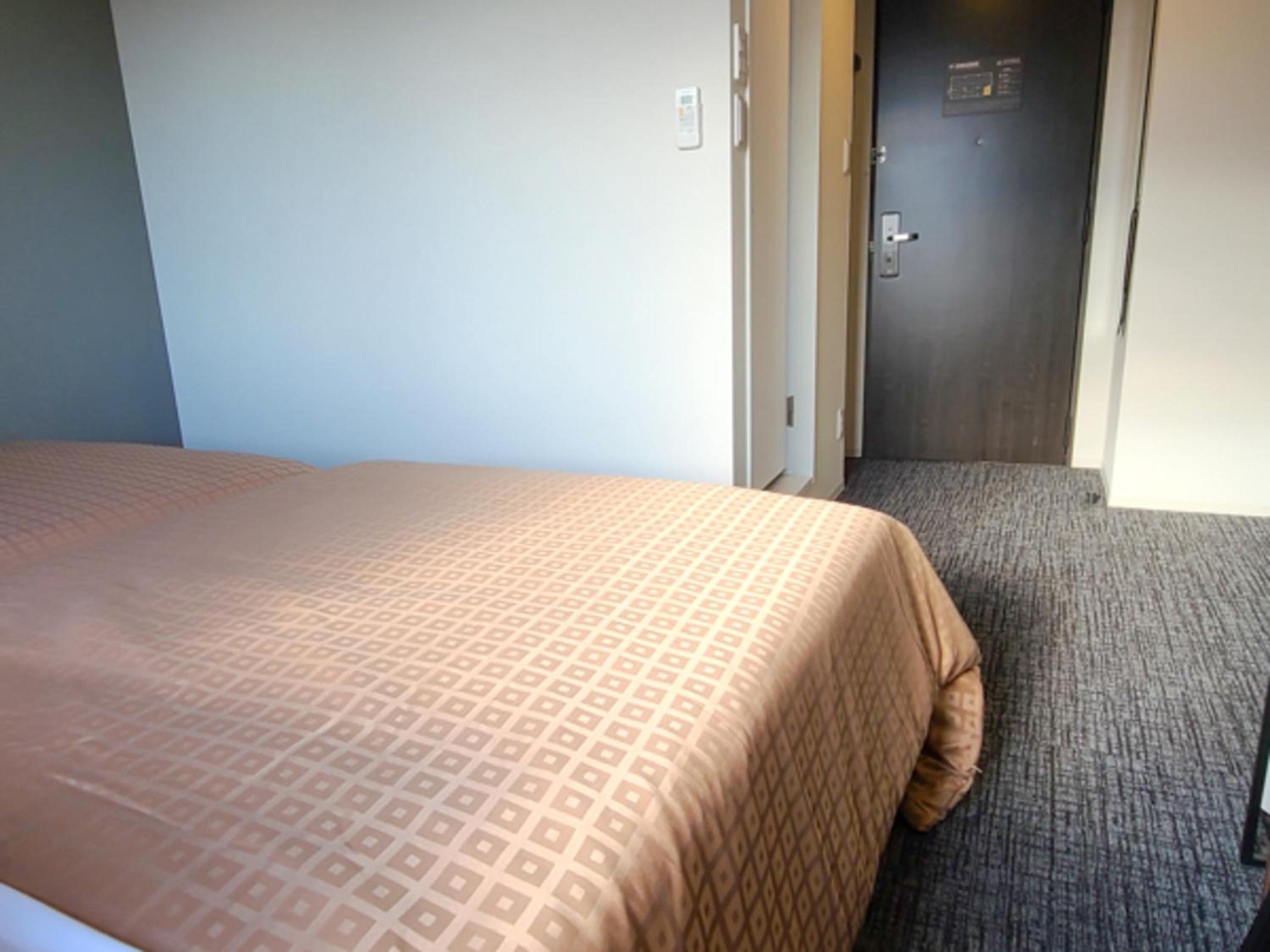 Twin Room - Smoking - Photo 4