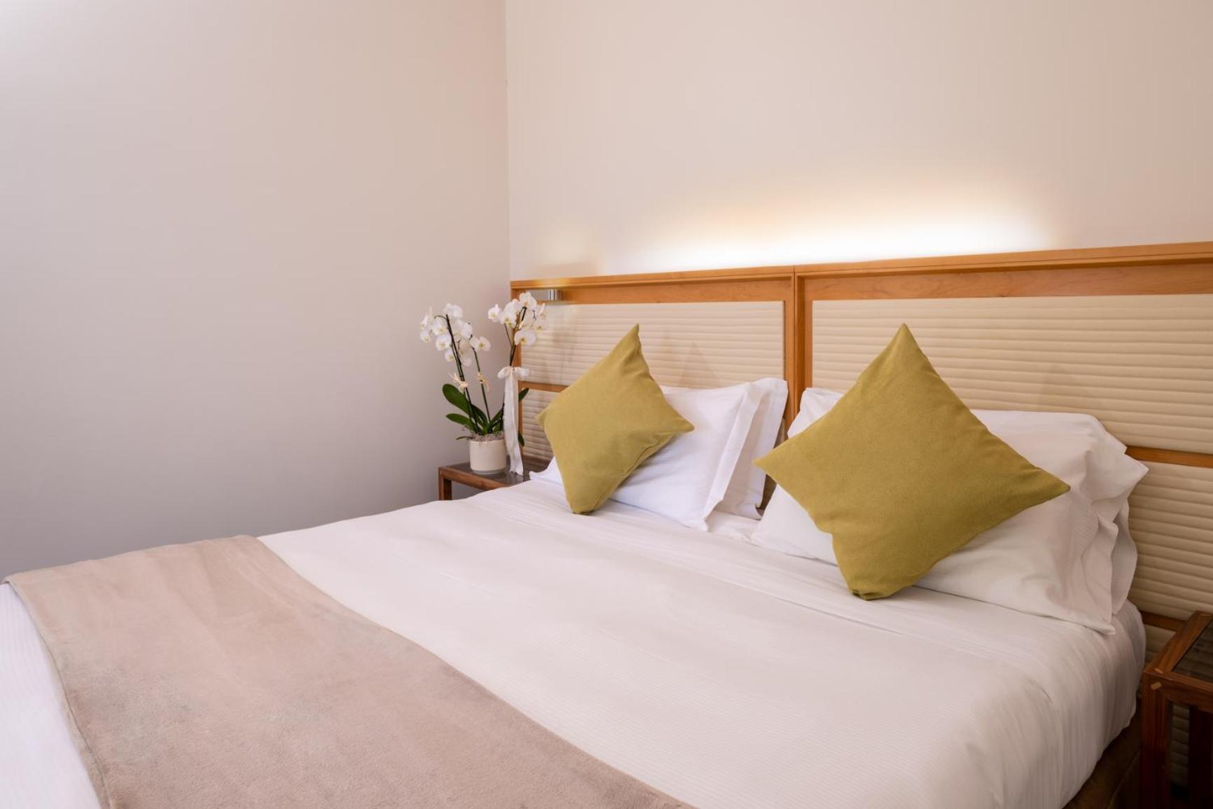 Junior Suite with Spa Bath - Photo 1