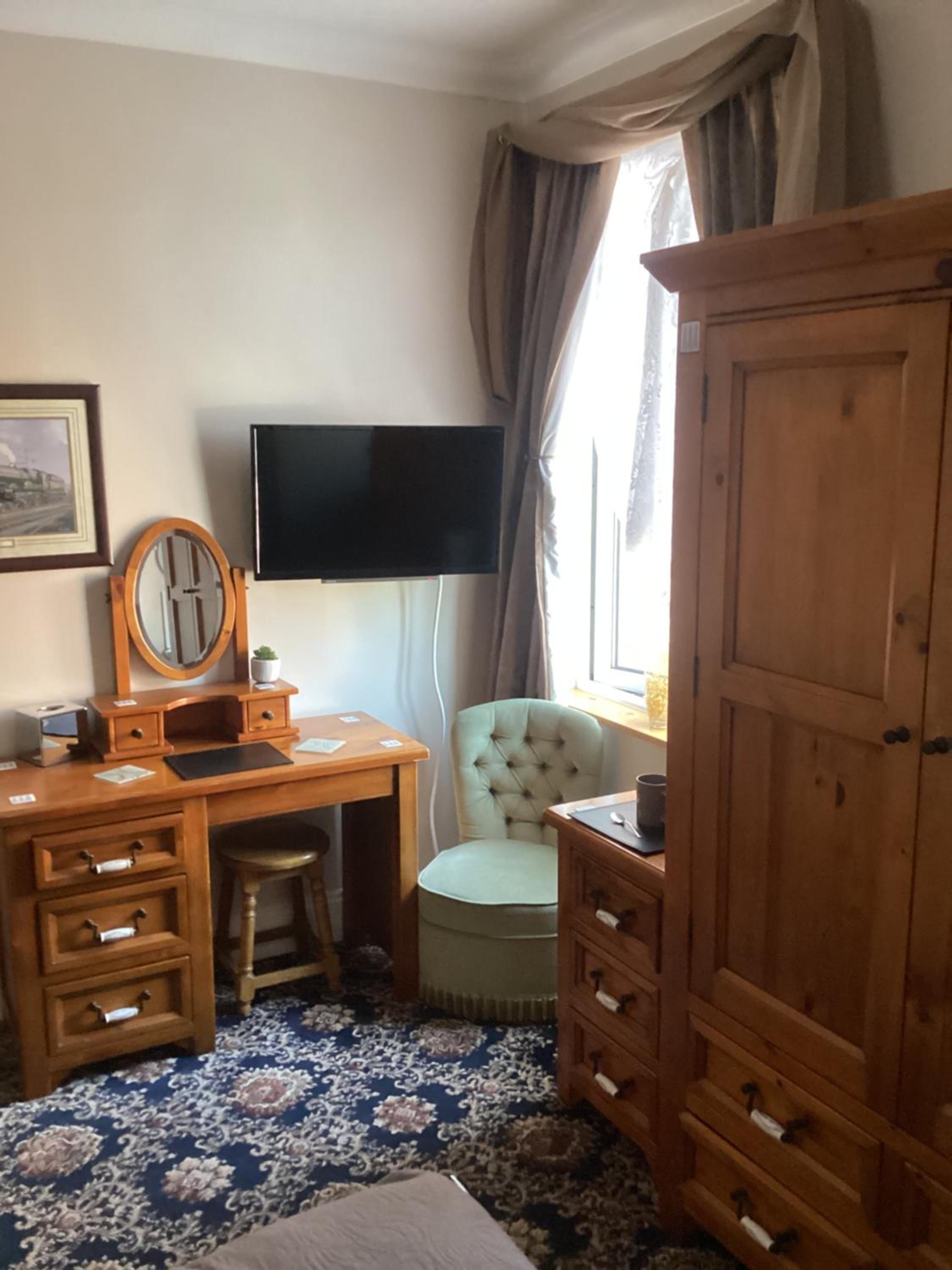 Single Room with Private Bathroom - First Floor photo 2