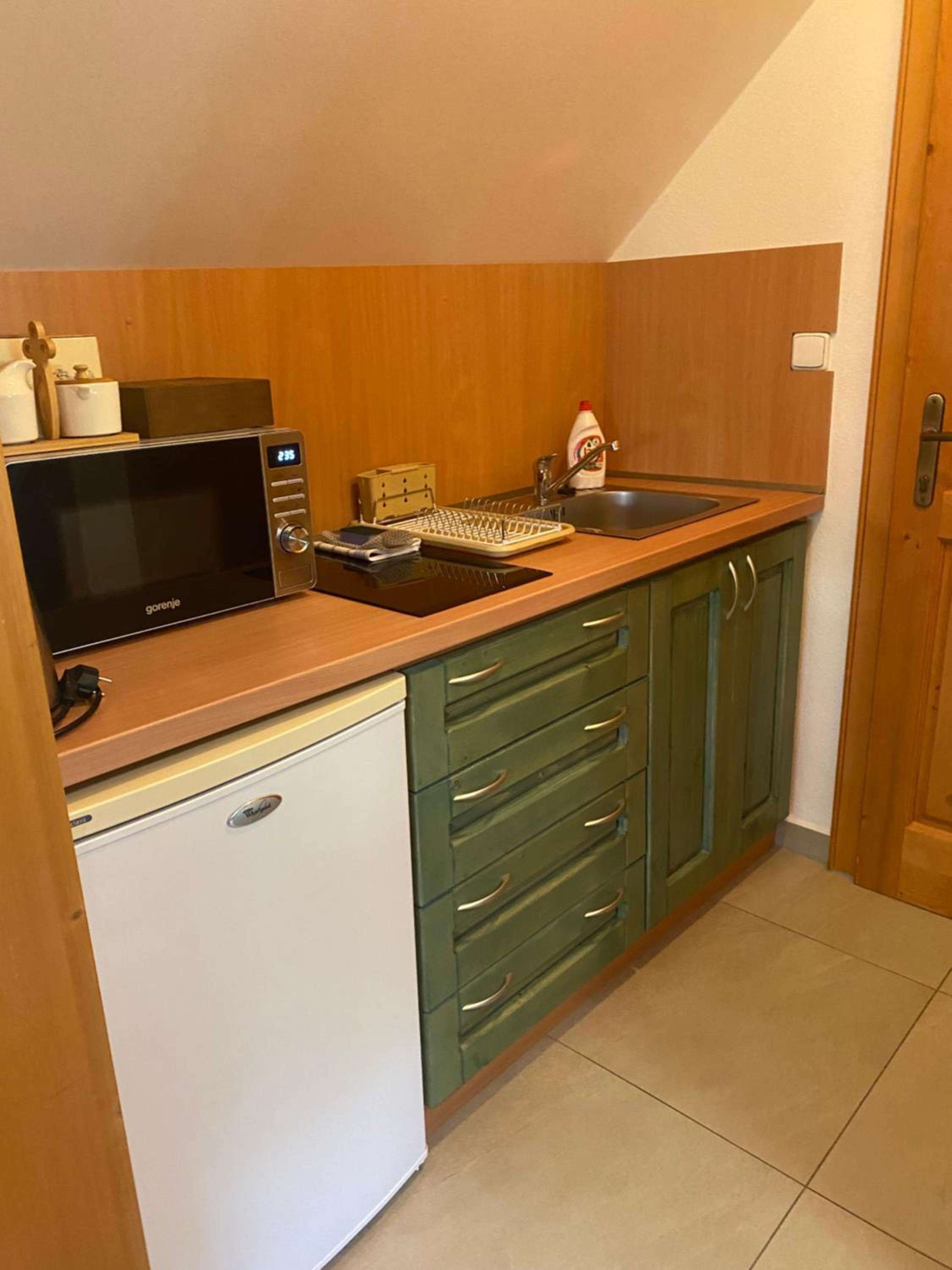 Quadruple Room with Bathroom - Photo 9