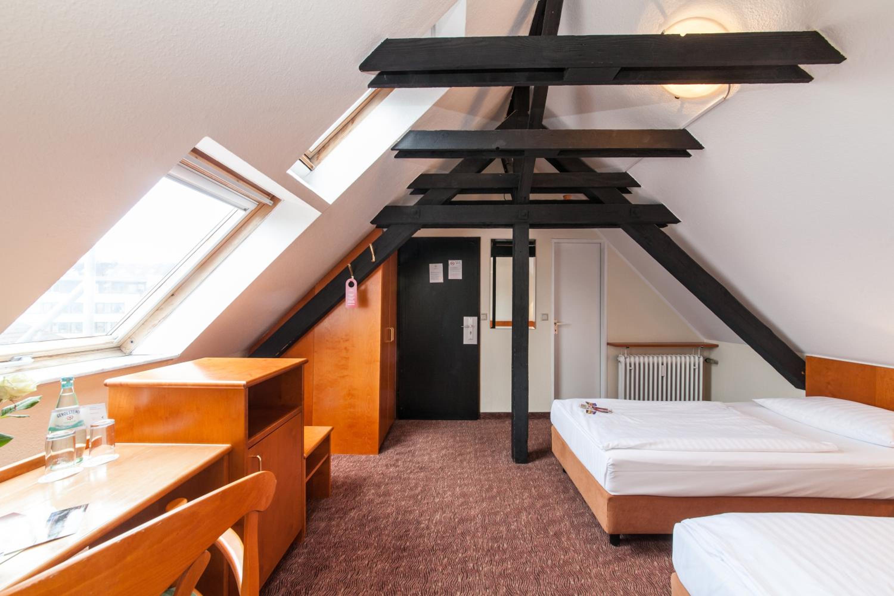 Quadruple Room - Photo 5