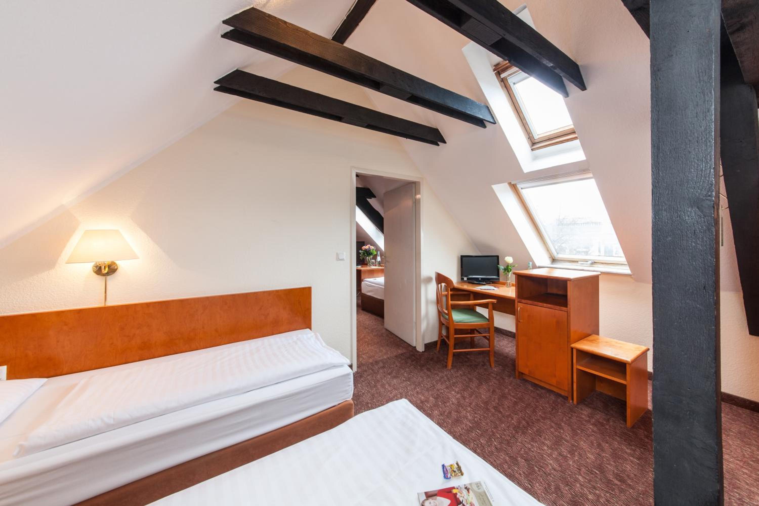 Quadruple Room - Photo 8