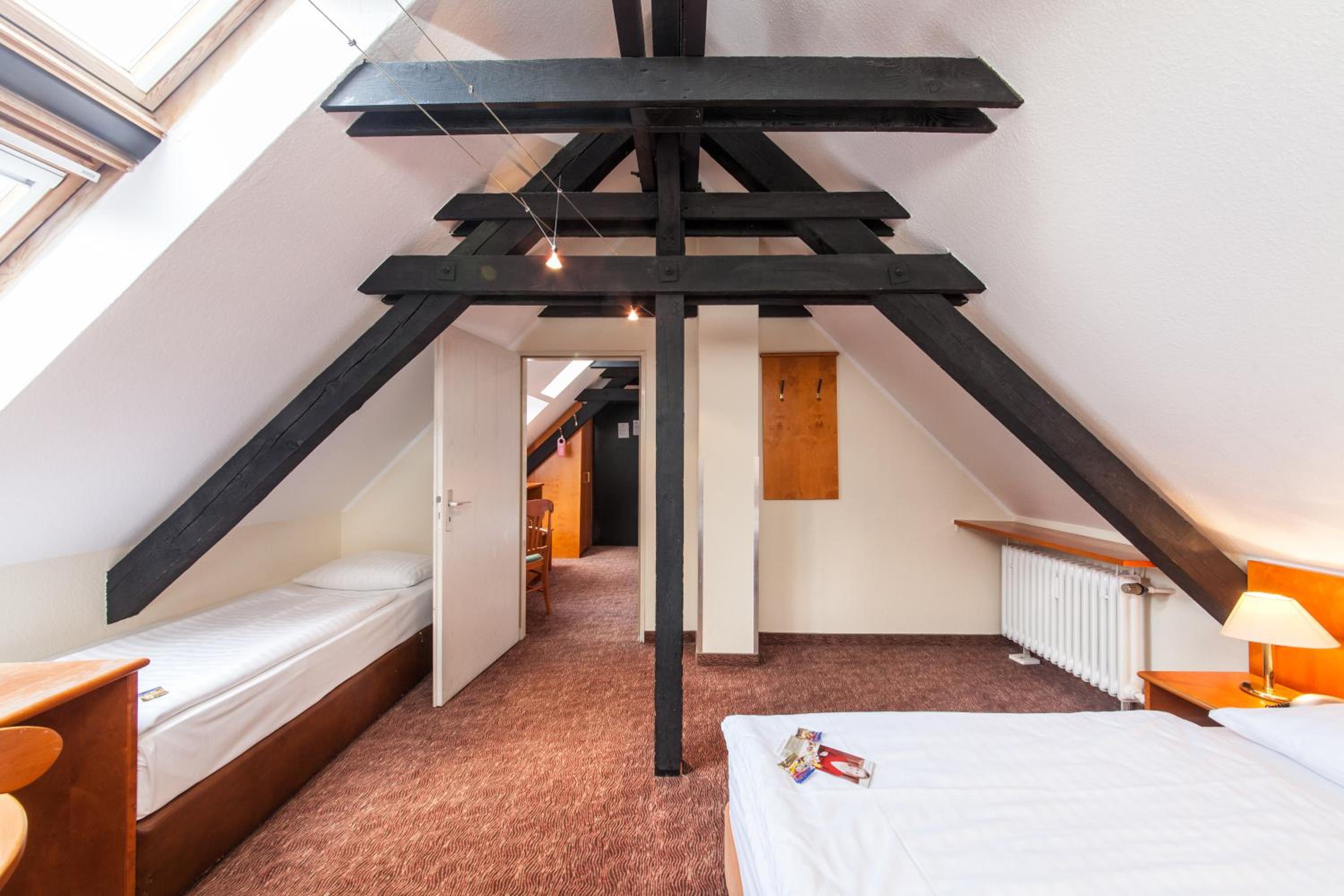 Quadruple Room - Photo 9