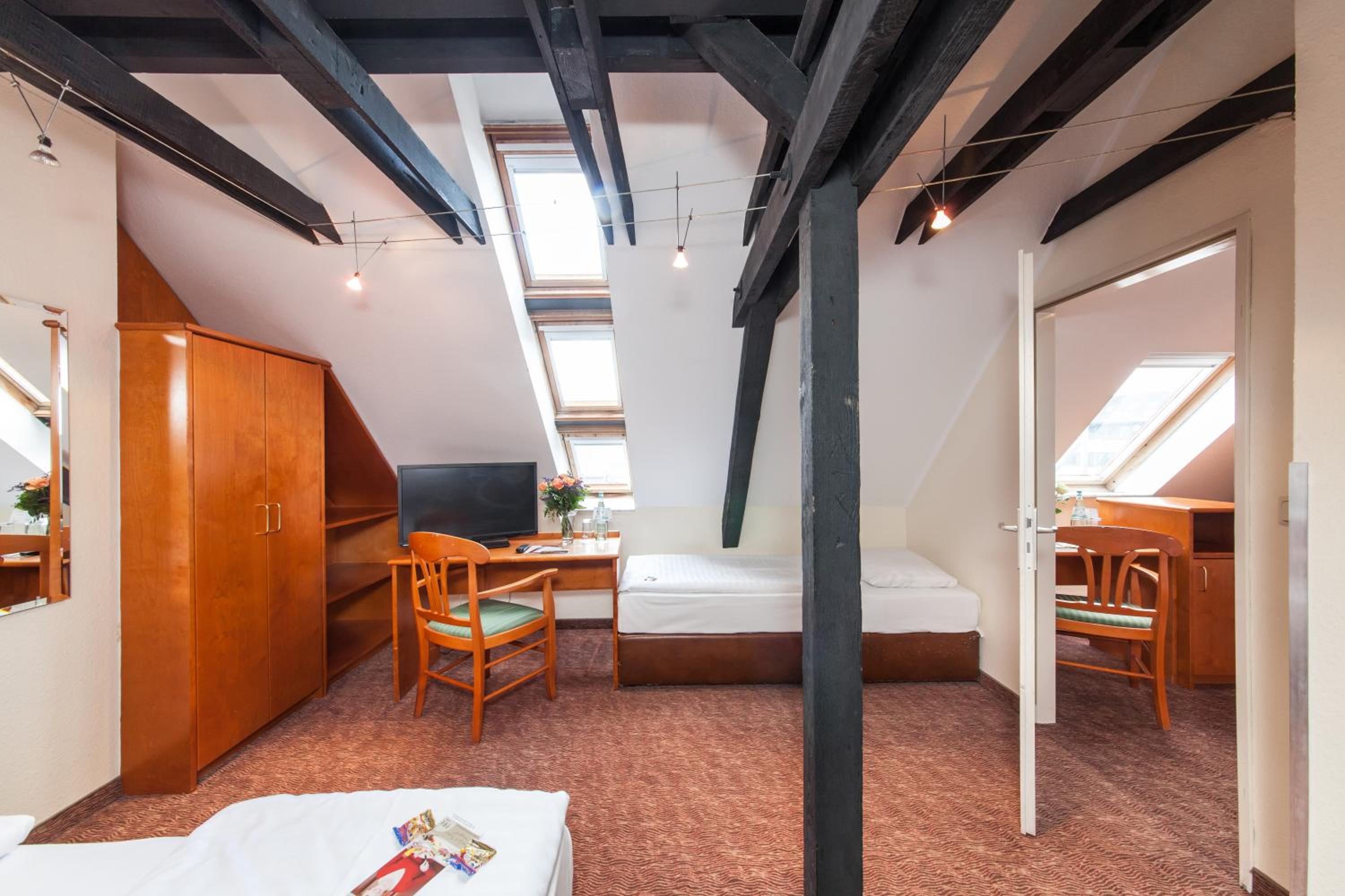 Quadruple Room - Photo 4