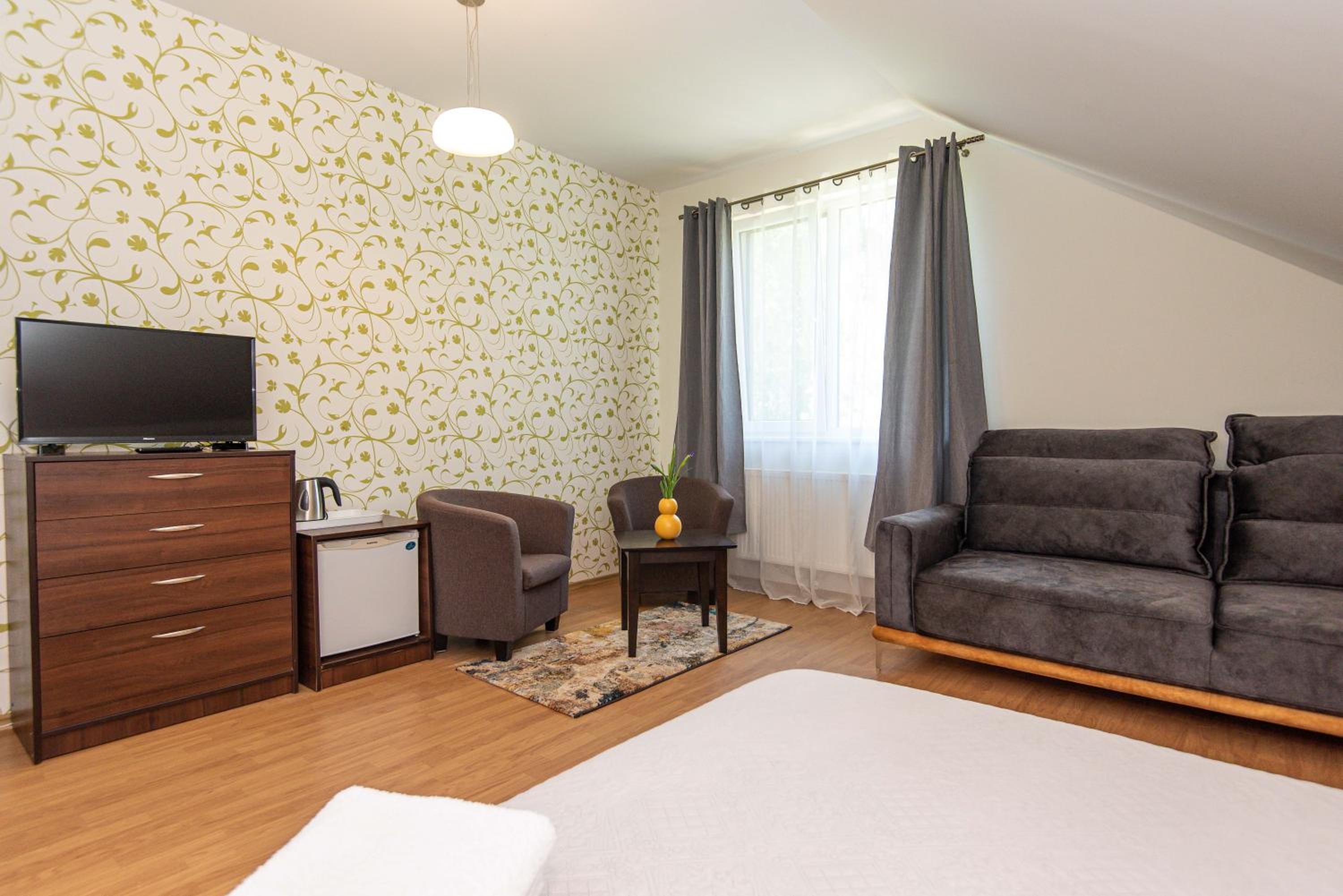 Quadruple Room with Shower - Photo 13