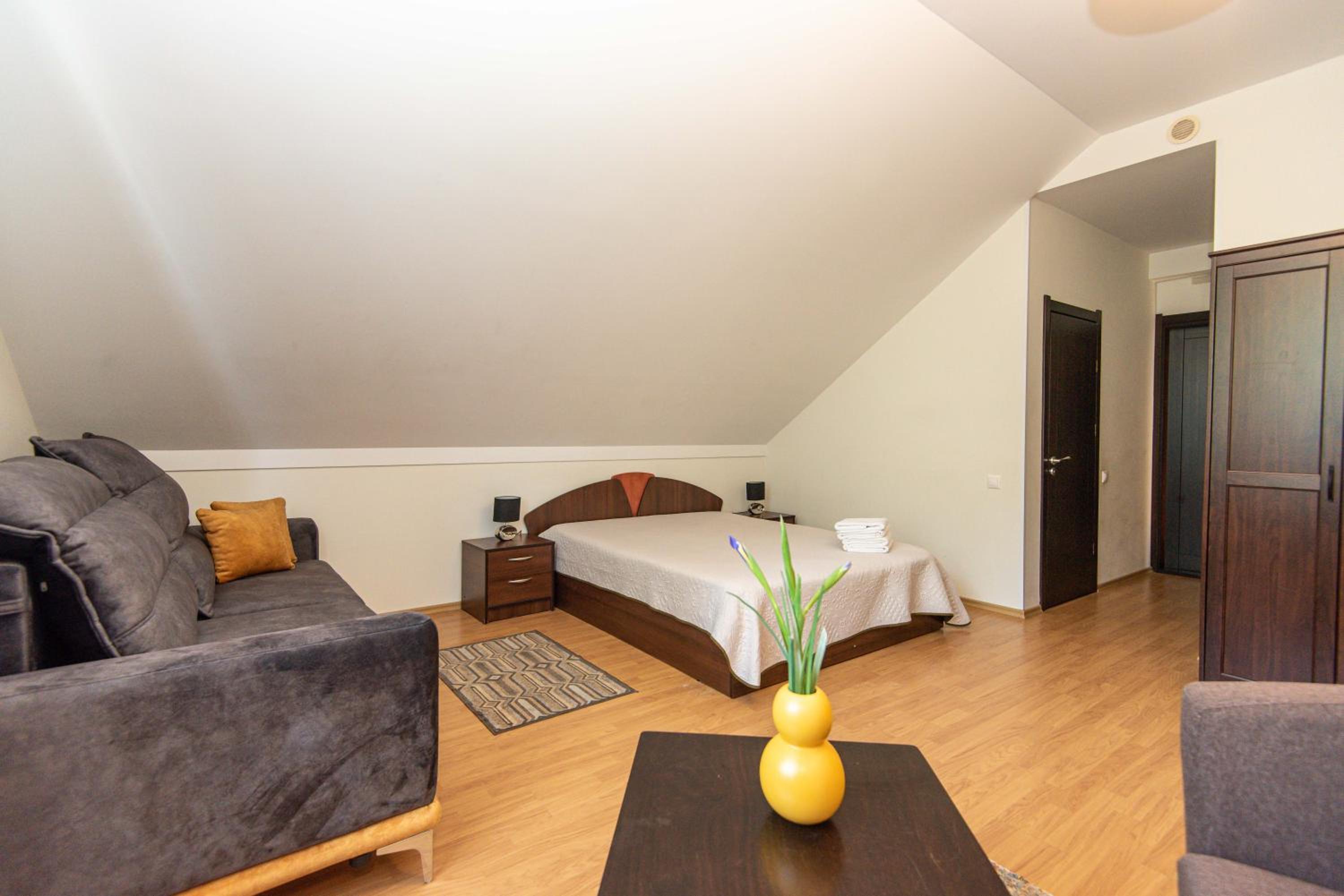 Quadruple Room with Shower - Photo 12