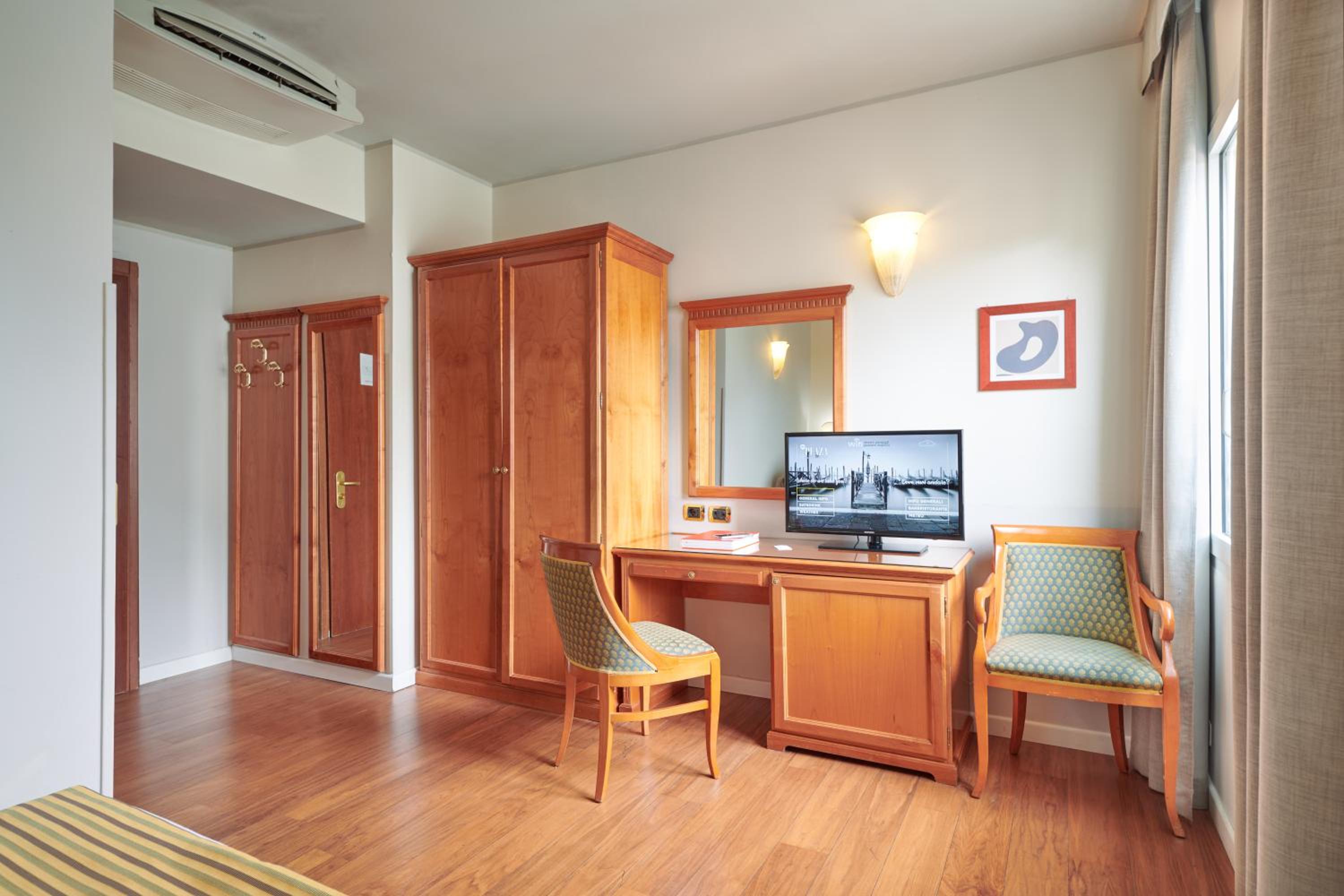 Cozy comfort awaits you in this lovely hotel room!