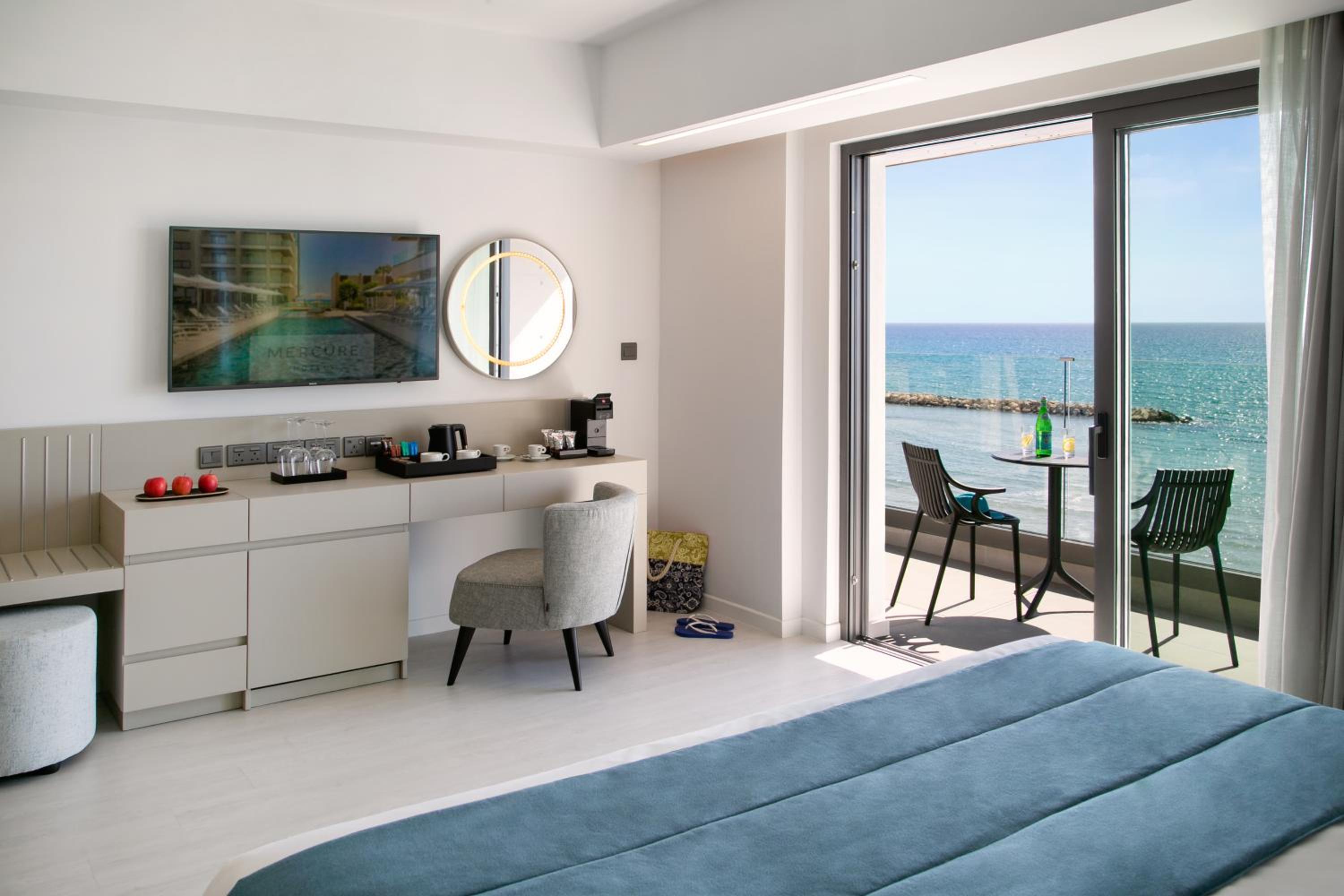 Quarto Duplo Superior com Varanda e Vista para o Mar