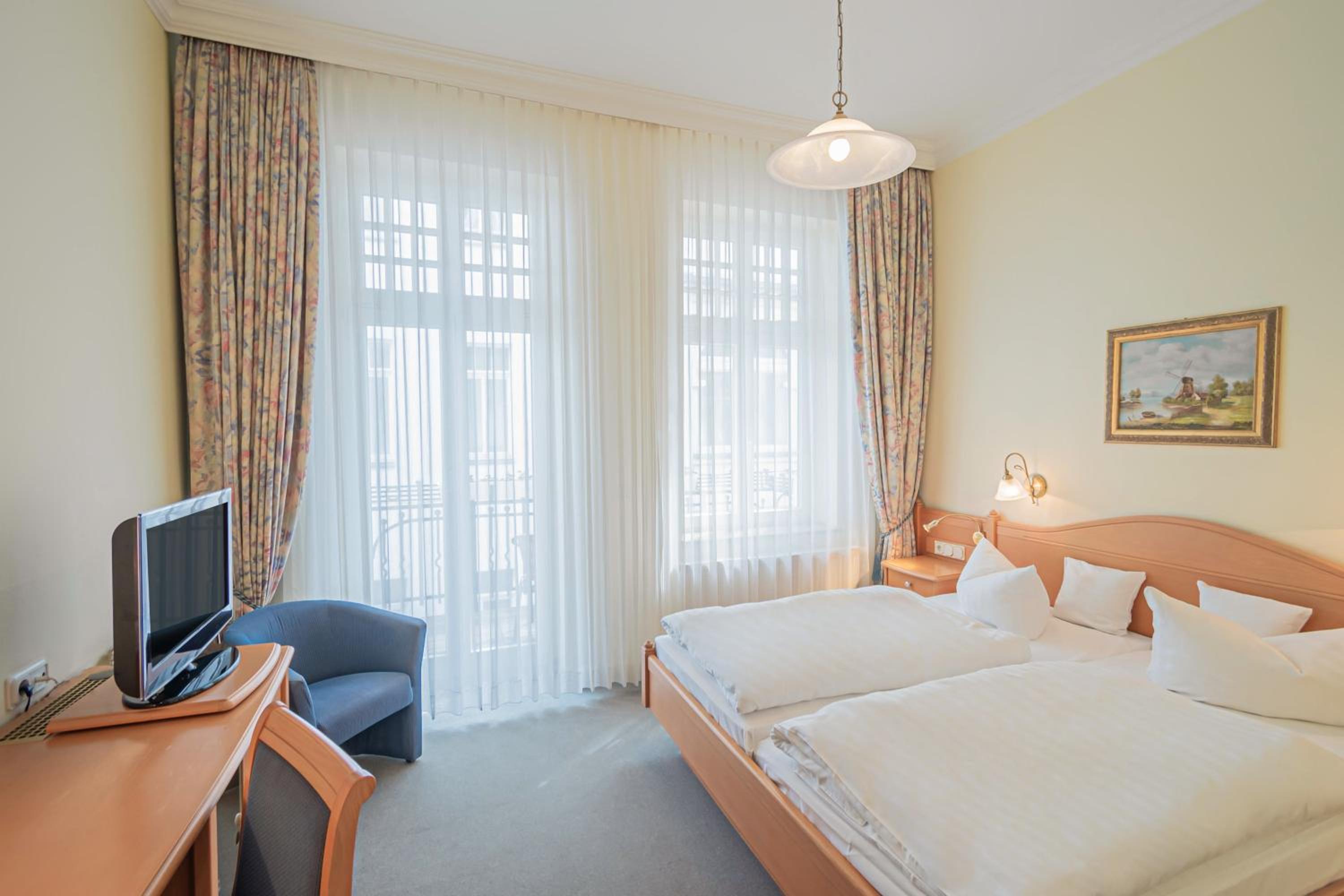 Double Room with Balcony - Photo 1