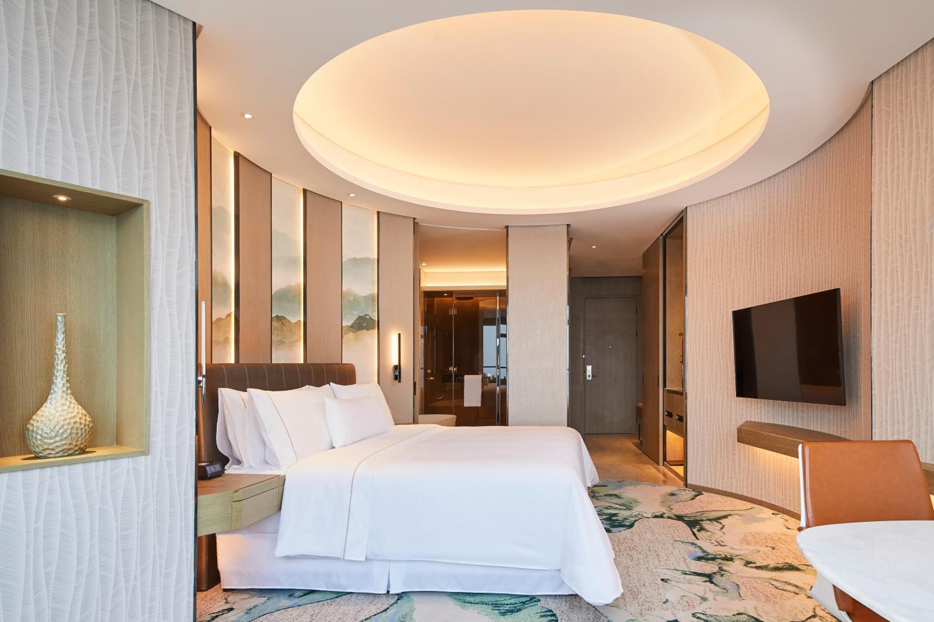 Deluxe King Room photo 2