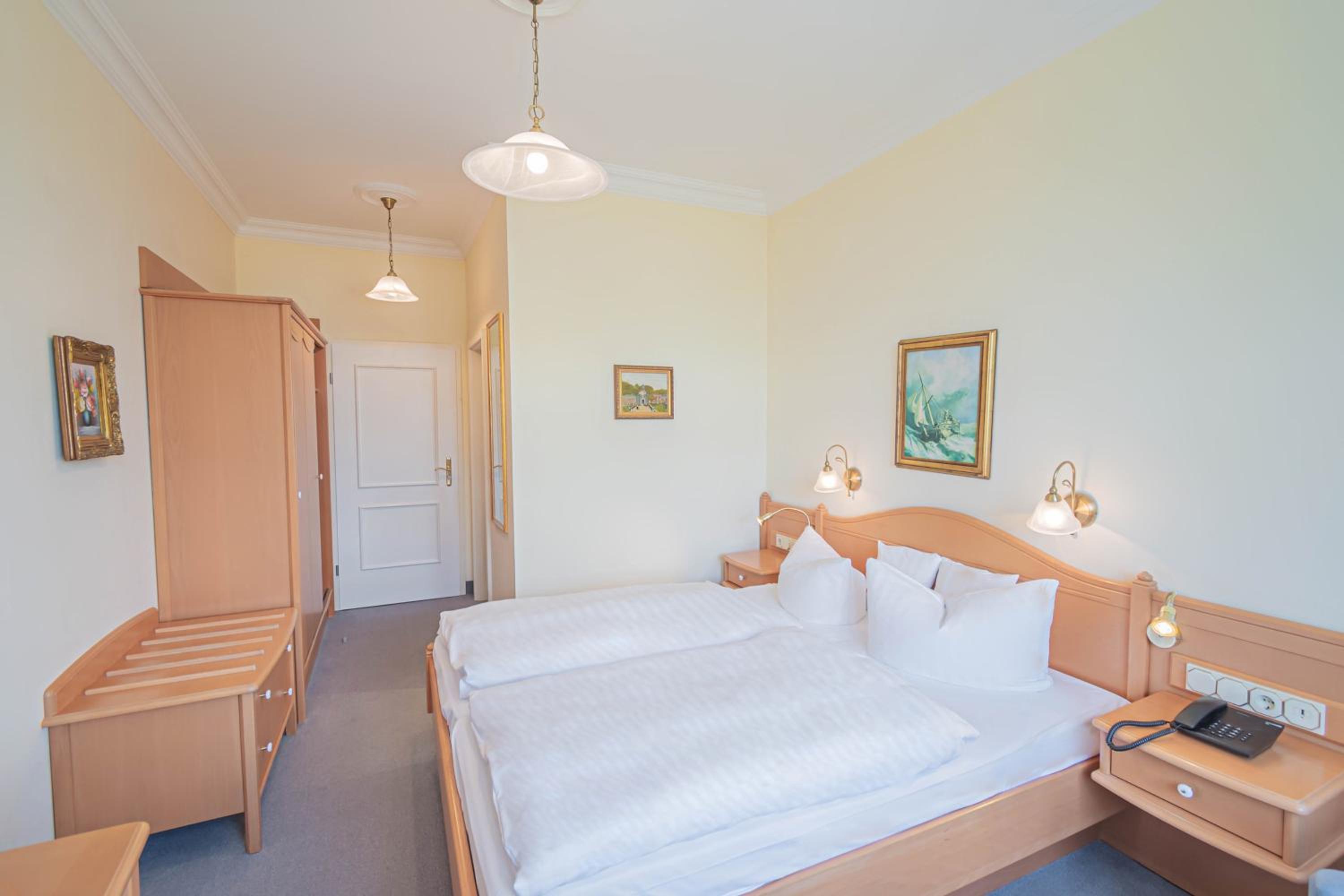 Double Room with Sea View - Photo 6