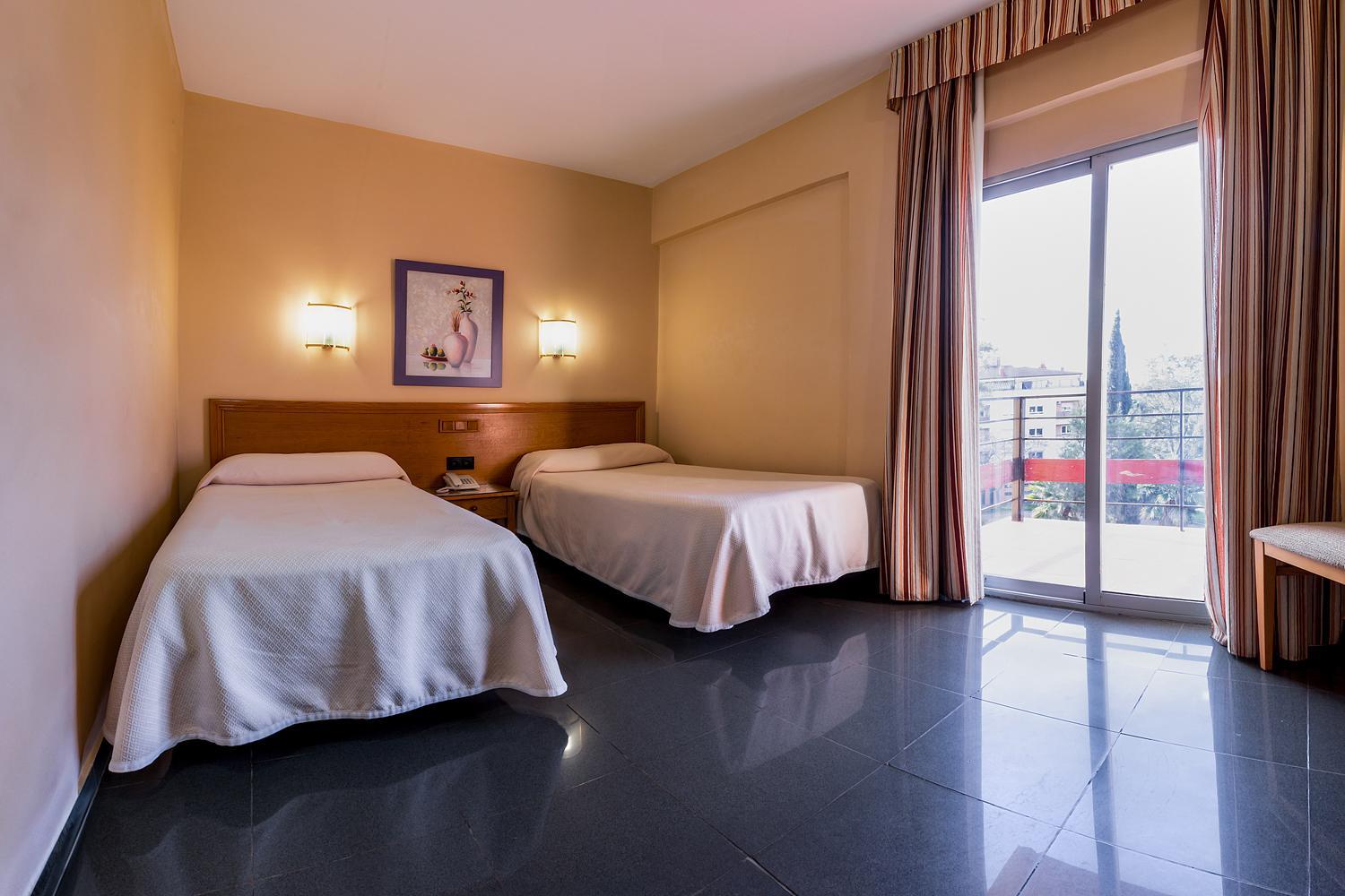 Twin Room with Parking photo 2
