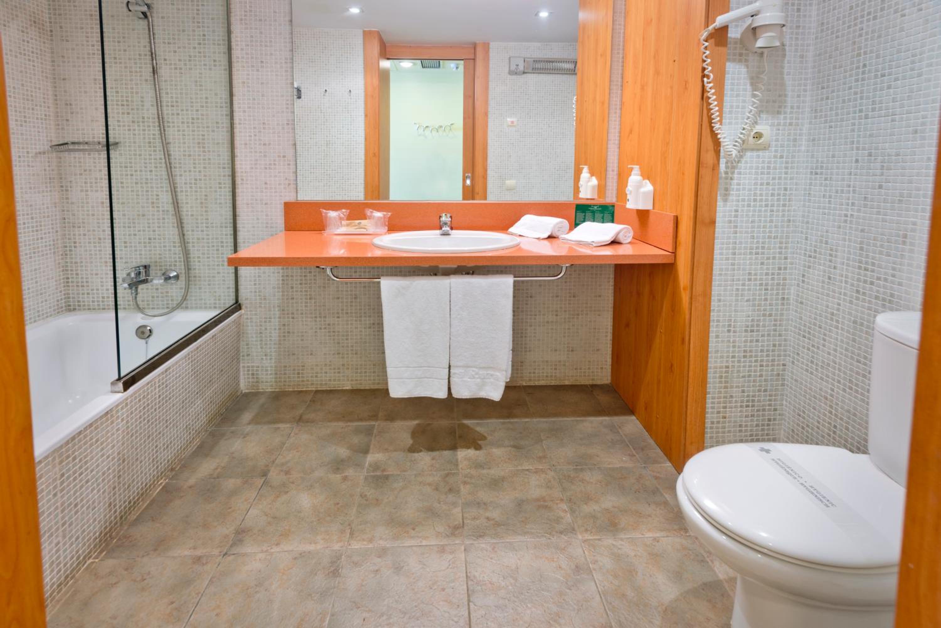 Habitación Triple Confort (3 adultos) Habitación Triple Confort (3 adultos)
