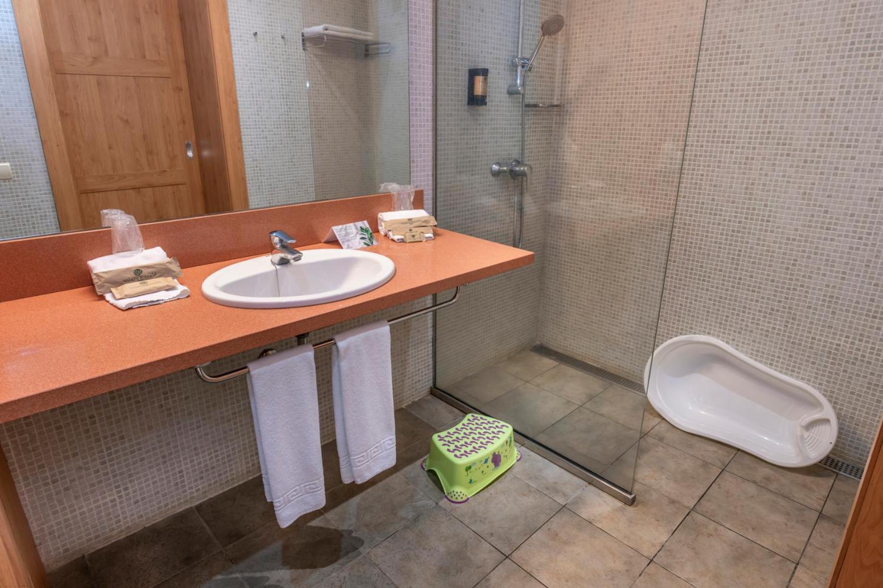 Habitación Triple Confort (2 Adultos + 1 Niño) Habitación Triple Confort (2 Adultos + 1 Niño)