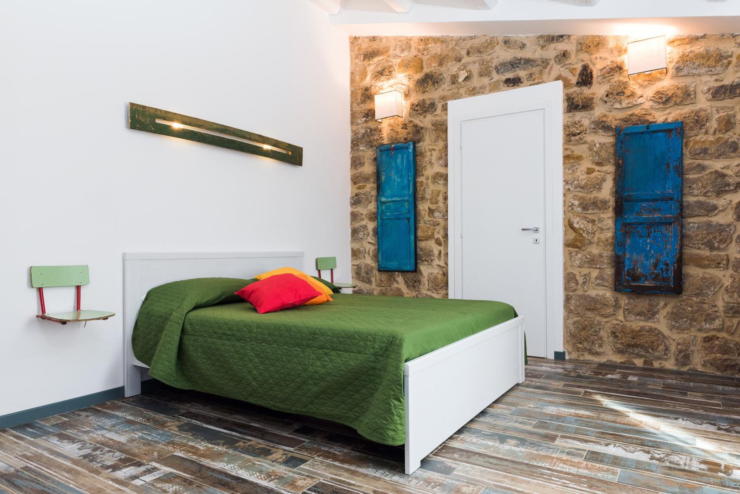 Large Double Room photo 1