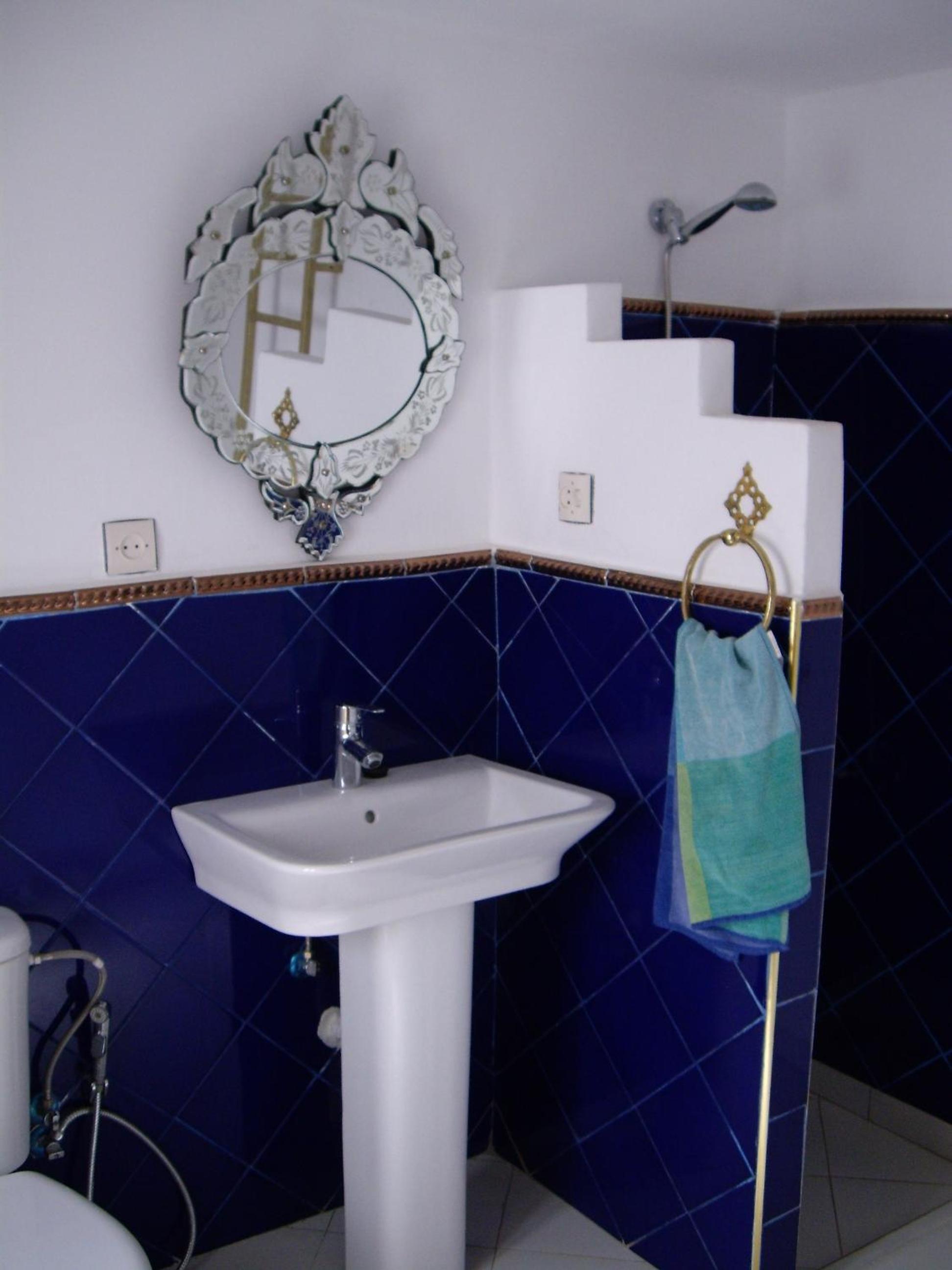 Double Room with Private External Bathroom - Photo 4