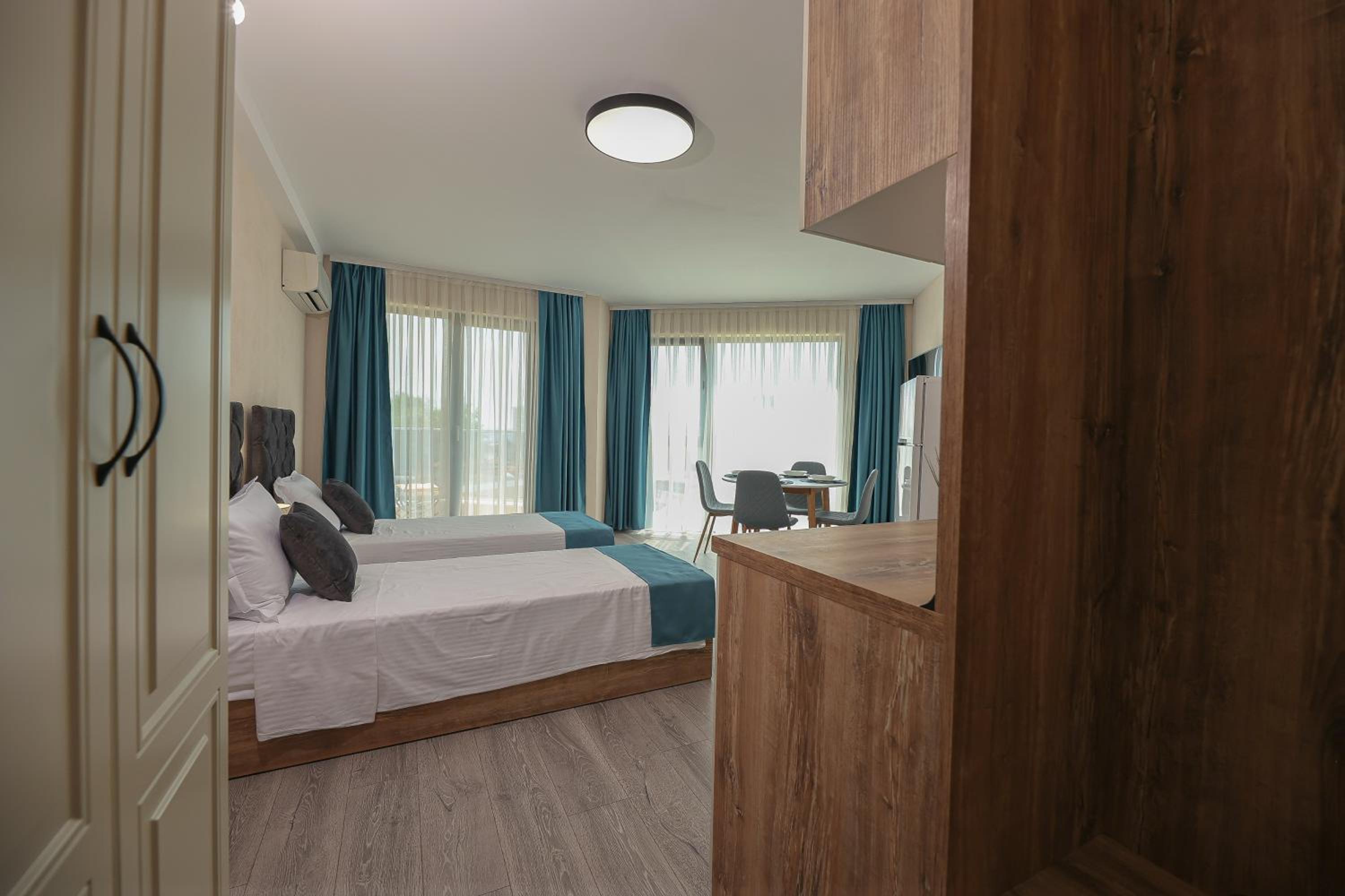 Studio Apartment with Sea View photo 2
