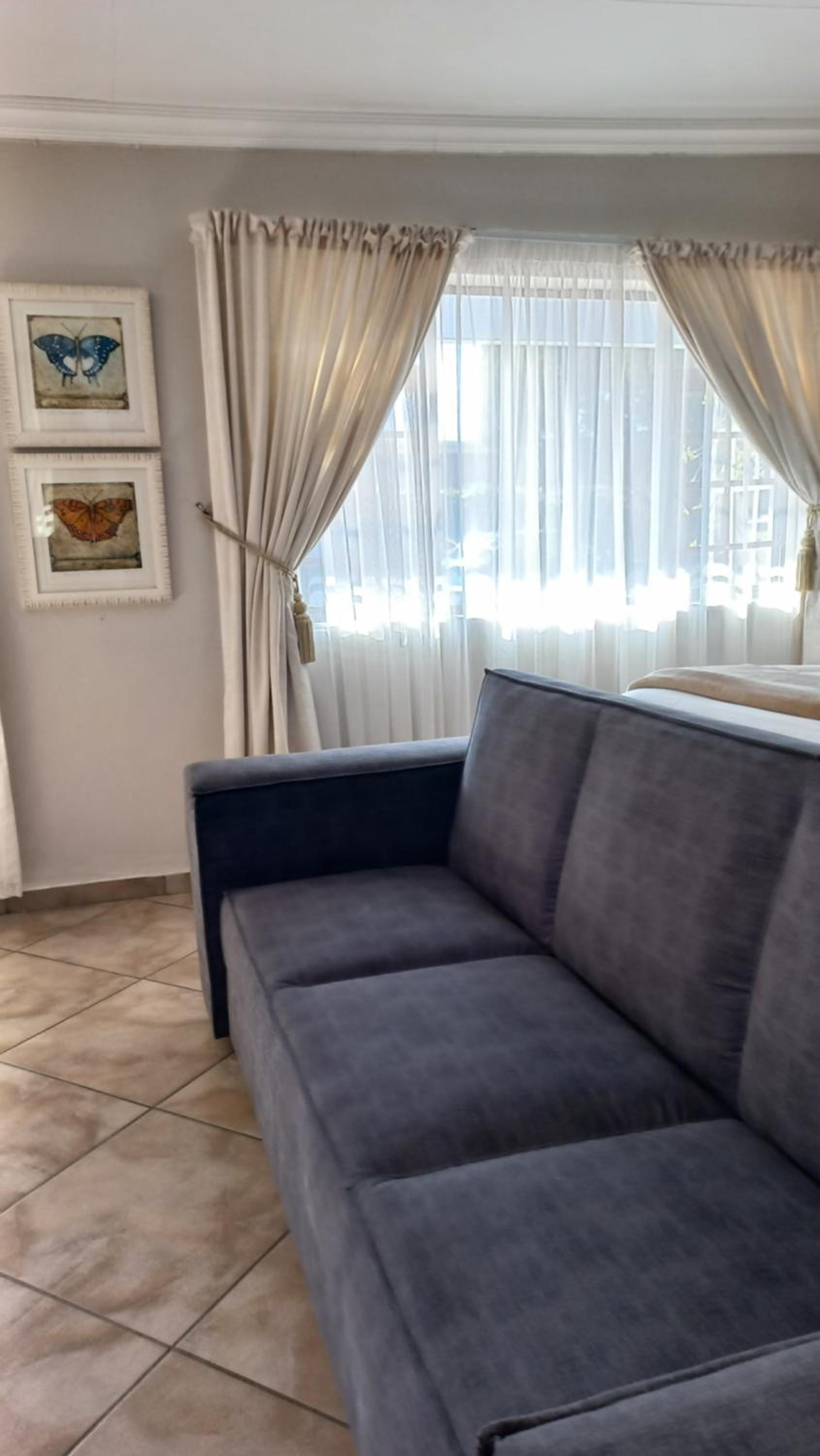 Family Room with Private Bathroom photo 1