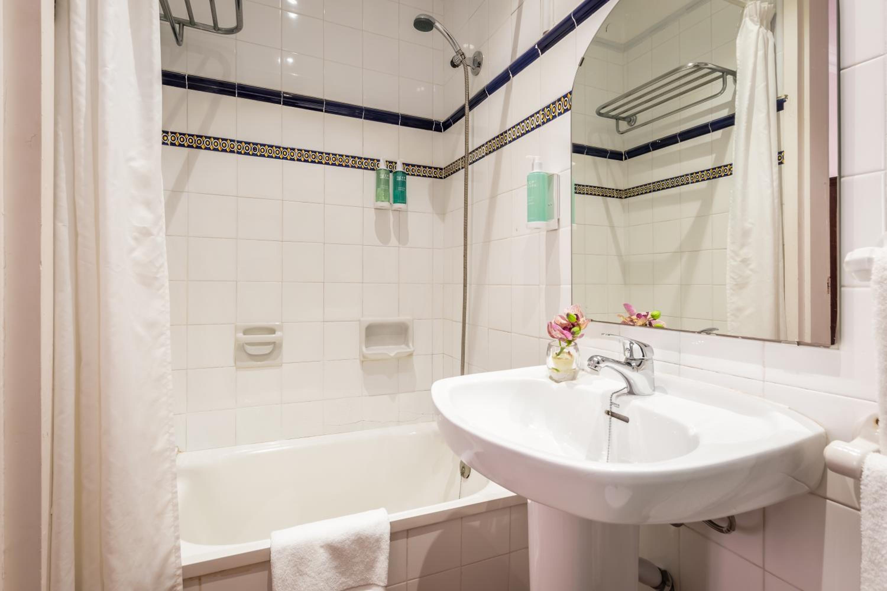 Triple Room (3 Adults) photo 2
