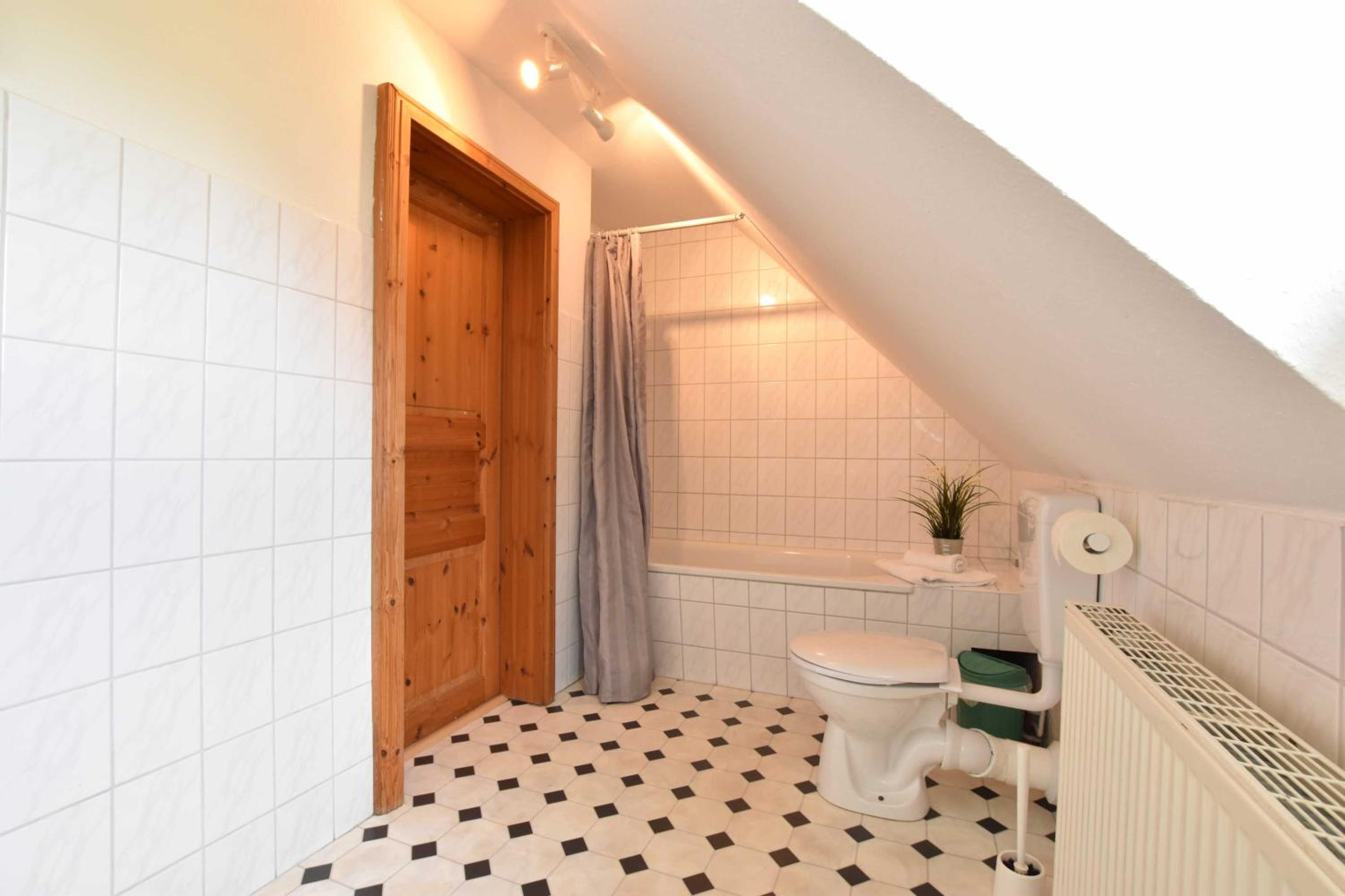 Two-Bedroom Apartment with Balcony and Terrace photo 3
